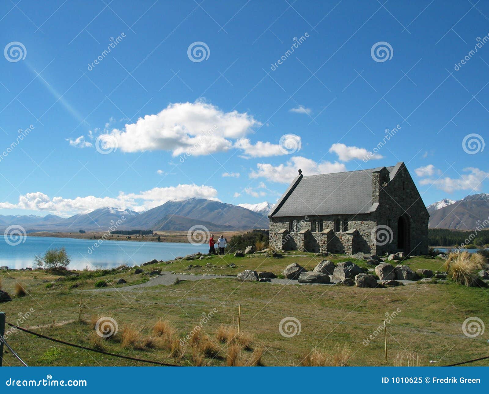 Église sur le lac. Église de bon Shepard, devant le lac Tekapo, la Nouvelle Zélande. Pays de Mackenzie