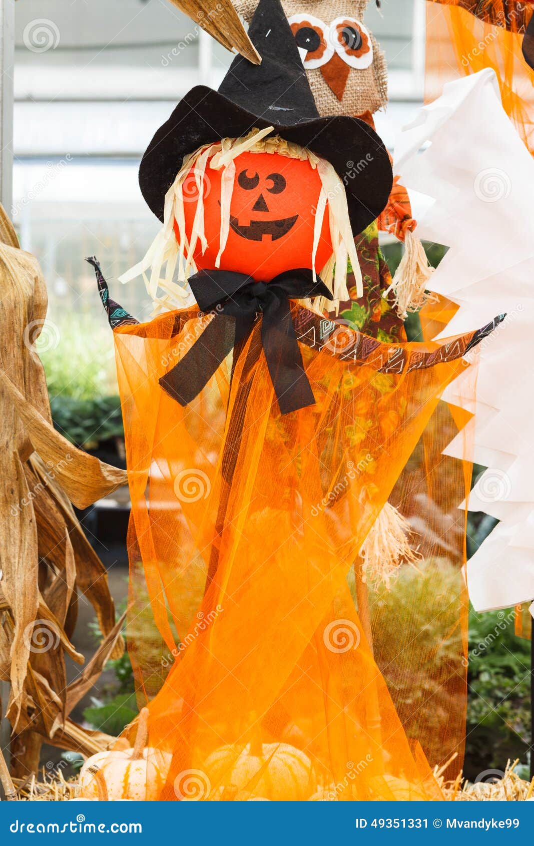 Épouvantail Halloween De Sorcière Image stock - Image du objet