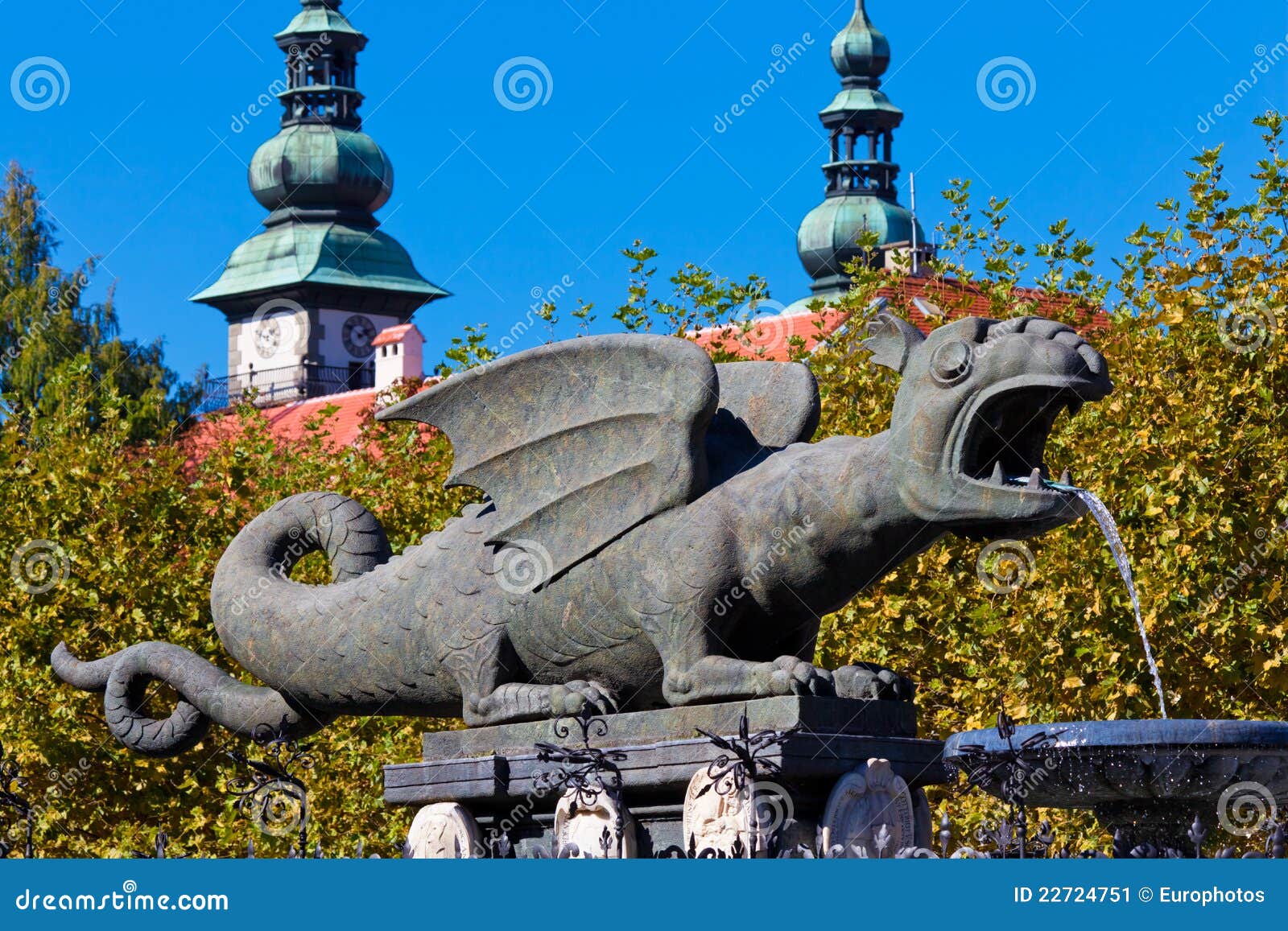 Österrike klagenfurt. För klagenfurt för Österrike stadsspringbrunn symbol lindworm