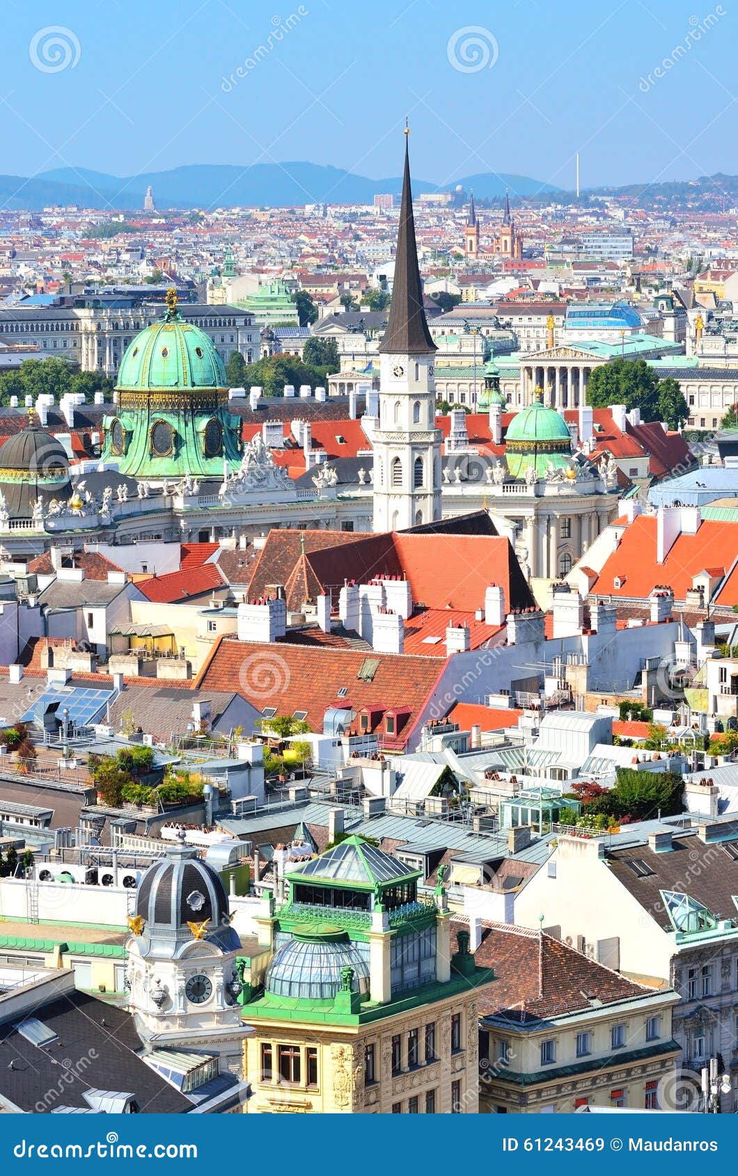 Österrike vienna. Flyg- scenisk sikt av centret av Wien som ses från St Stephens Cathedral i Österrike