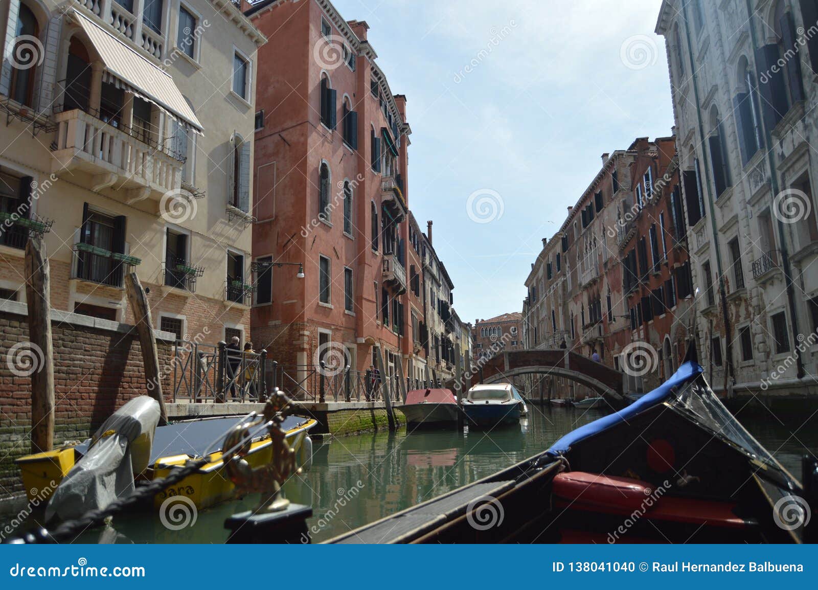 Ładni Weneccy Stylowi budynki Widzieć odprowadzenie Na gondoli W Wenecja Podróż, wakacje, architektura Marzec 29, 2015 Wenecja, Veneto region, Włochy