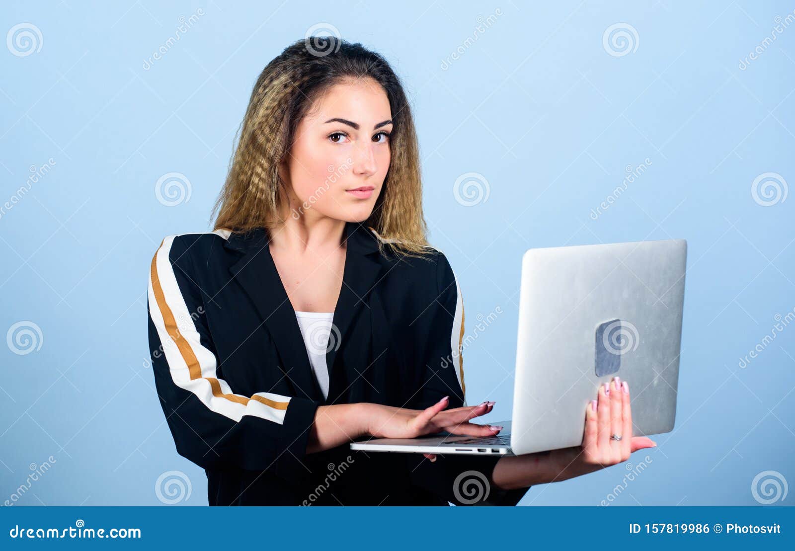 łatwa Praca Dla Młodzieży Przez Internet Łatwa Praca Z Kobietami Przy Użyciu Komputera Biznes Dziewczyna Kupuje