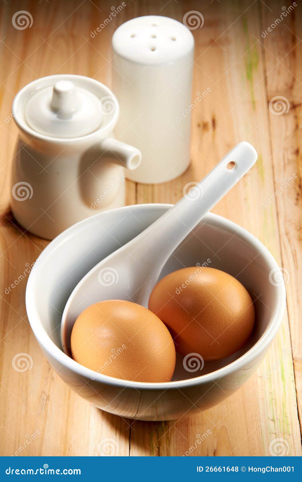 Śniadanie set. Wyśmienicie śniadania ustaleni jajka na drewnianym stole.