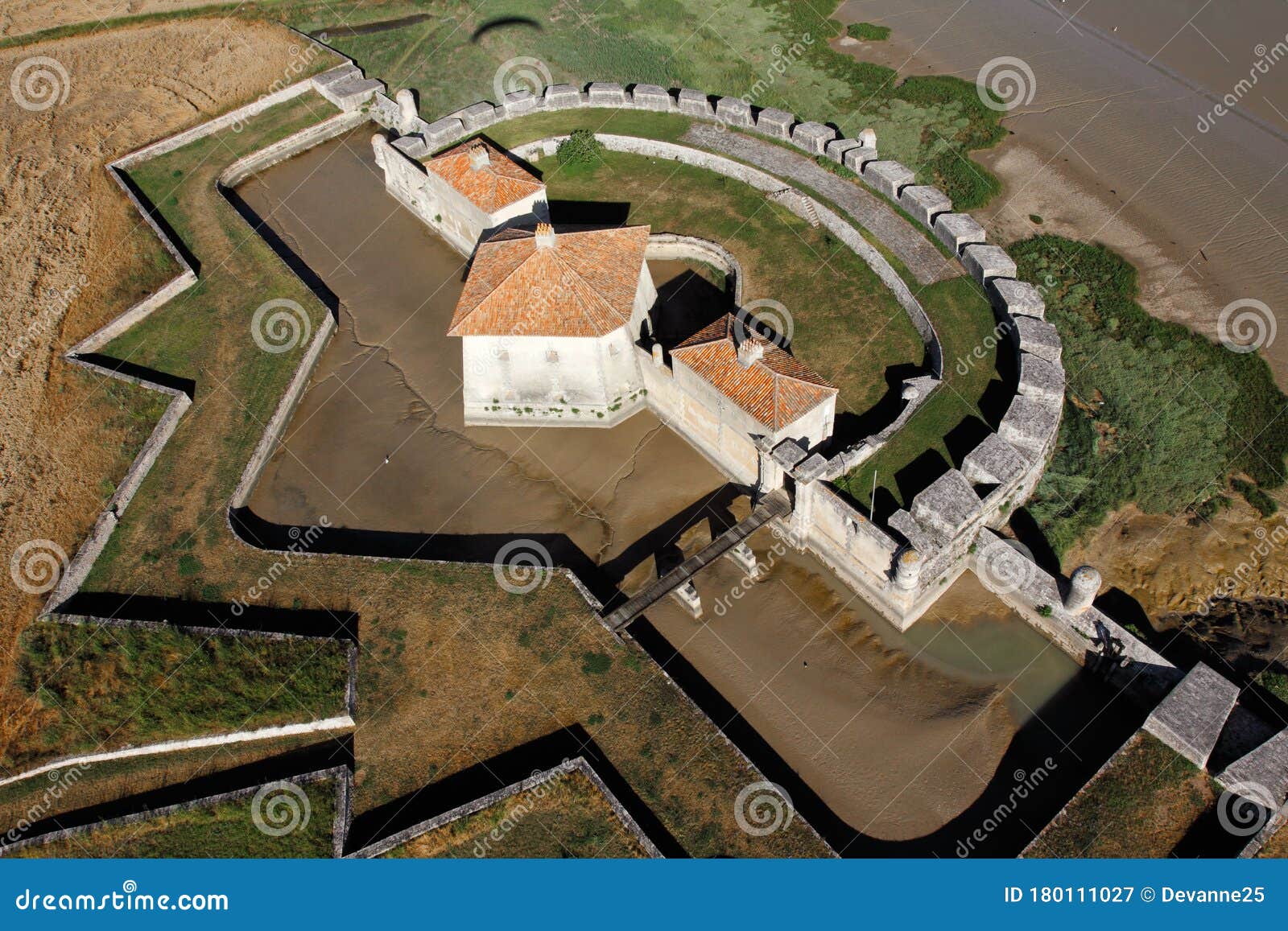 Αεροφωτογραφία του Fort Lupin, Γαλλία. Εναέρια φωτογραφία του Fort Lupine, piou βρίσκεται µεταξύ Soubise και Saint-Nazaire-sur-Charente, διαμέρισμα Charente-Maritime, ριεριφέρεια Poitou-charentes, Γαλλία, Ευρώριη