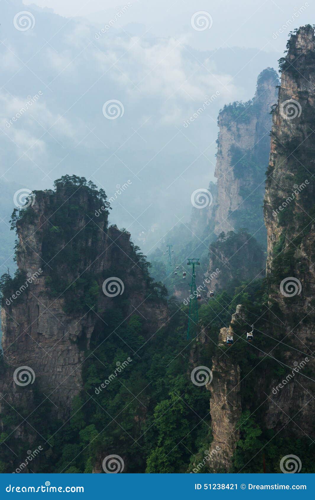 Αιχμή βουνών σε Zhangjiajie Κίνα. Αιχμή βουνών στο πάρκο εθνικών δρυμός Zhangjiajie, Κίνα