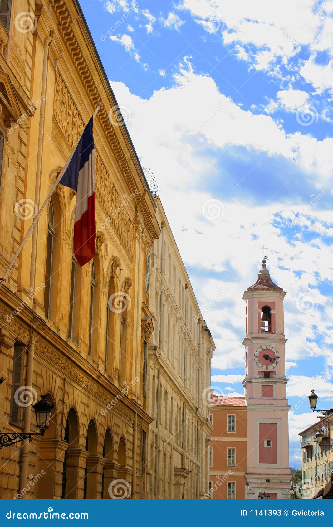 αρχιτεκτονική γαλλικά. χτίζοντας τη σημαία Γαλλία εκκλησιών clocktower συμπαθητική