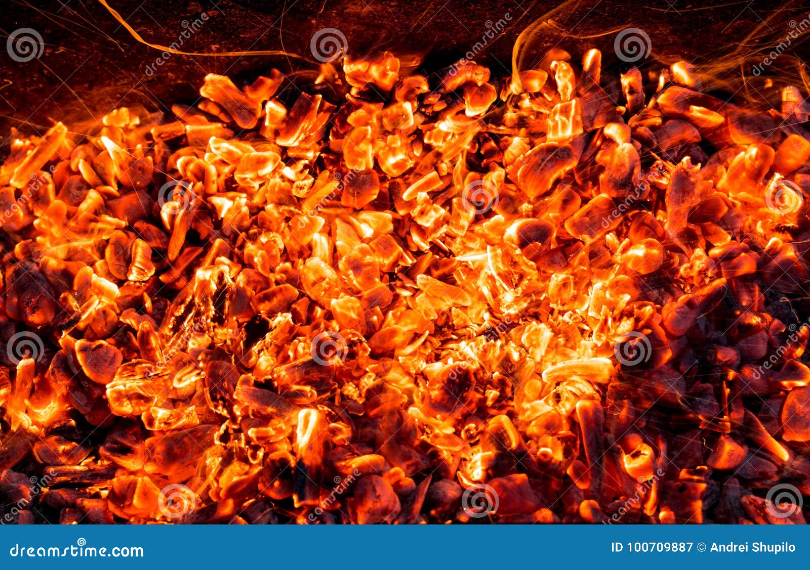 Αφηρημένο υπόβαθρο του καψίματος των ανθράκων Φωτογραφία μιας αφηρημένης σύστασης