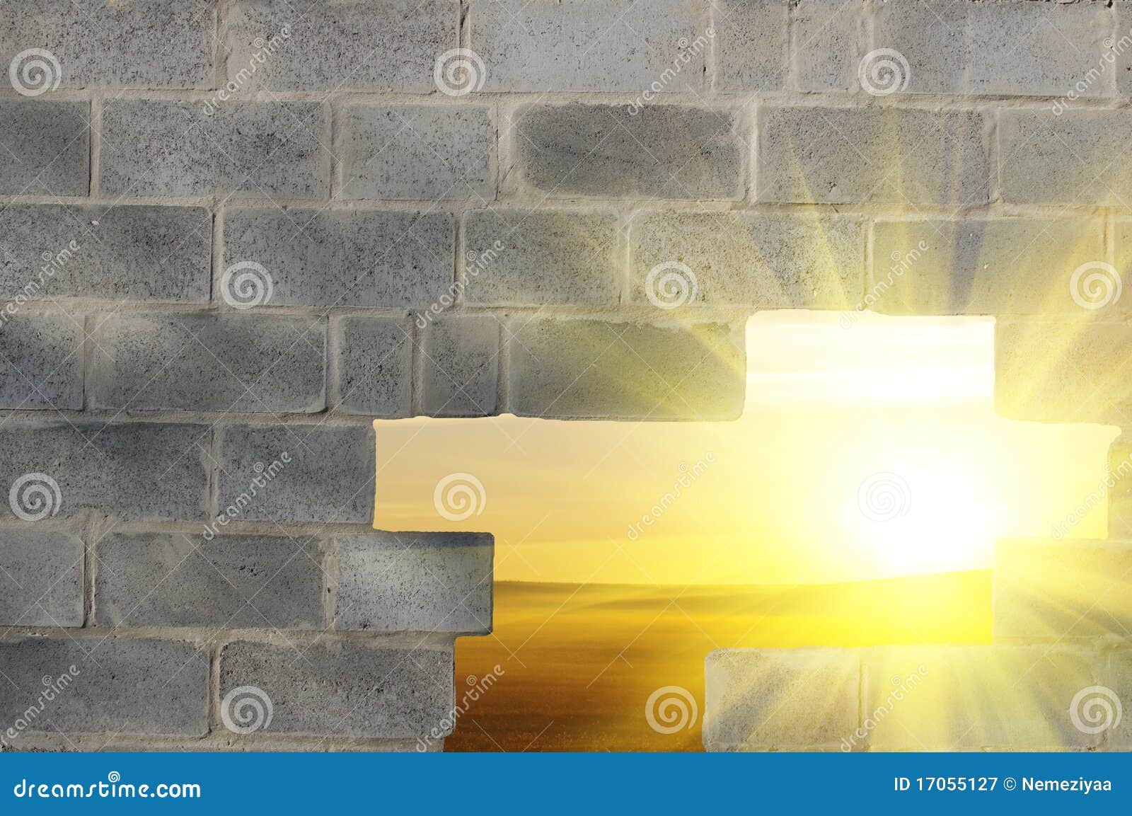 γκρίζος τοίχος τρυπών. λεπτός ορατός τοίχος ηλιοβασιλέματος τρυπών