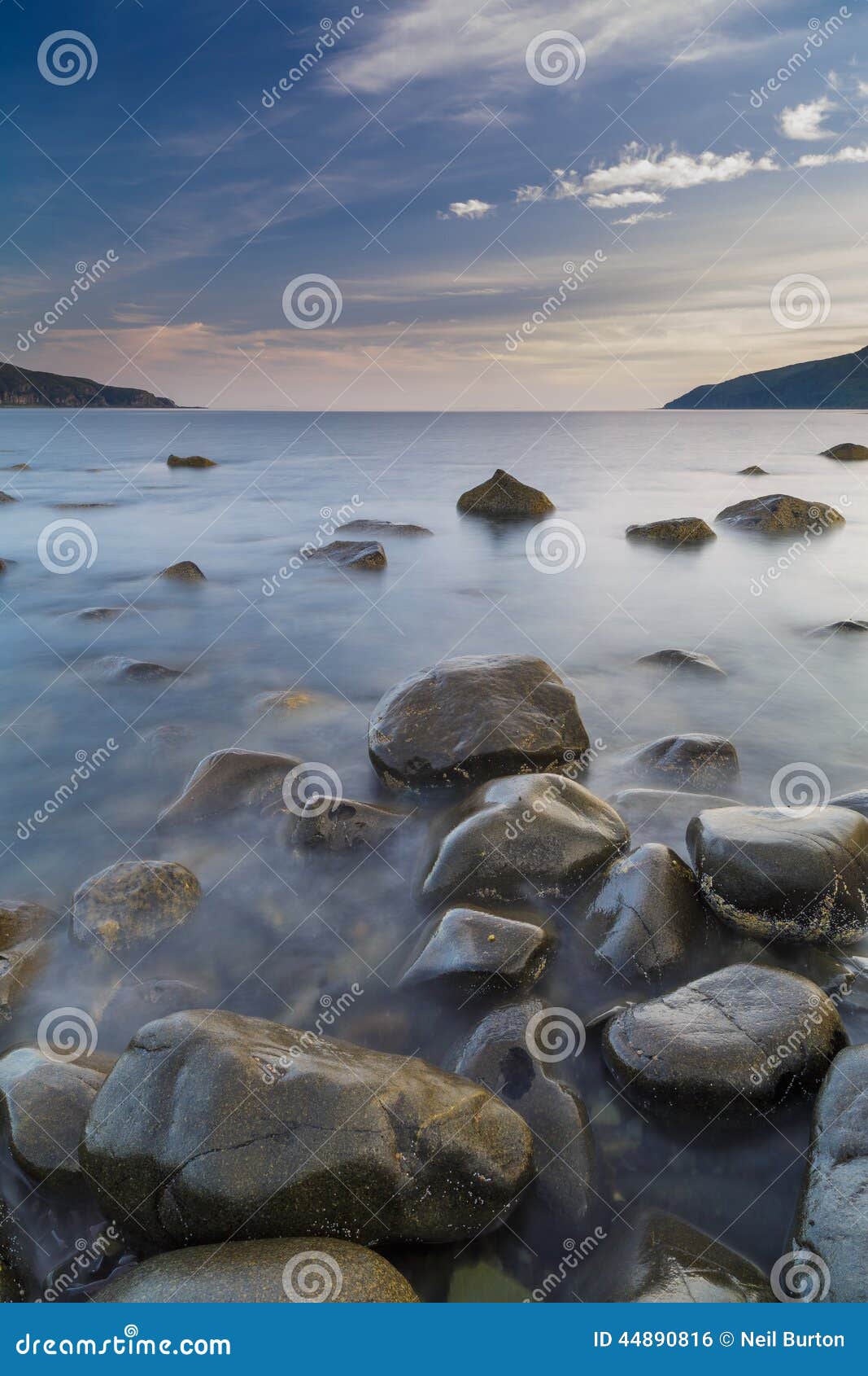 Η ανατολή, νησί θερμαίνει, Σκωτία. Η ανατολή, λίμνη Buie, νησί θερμαίνει, Σκωτία