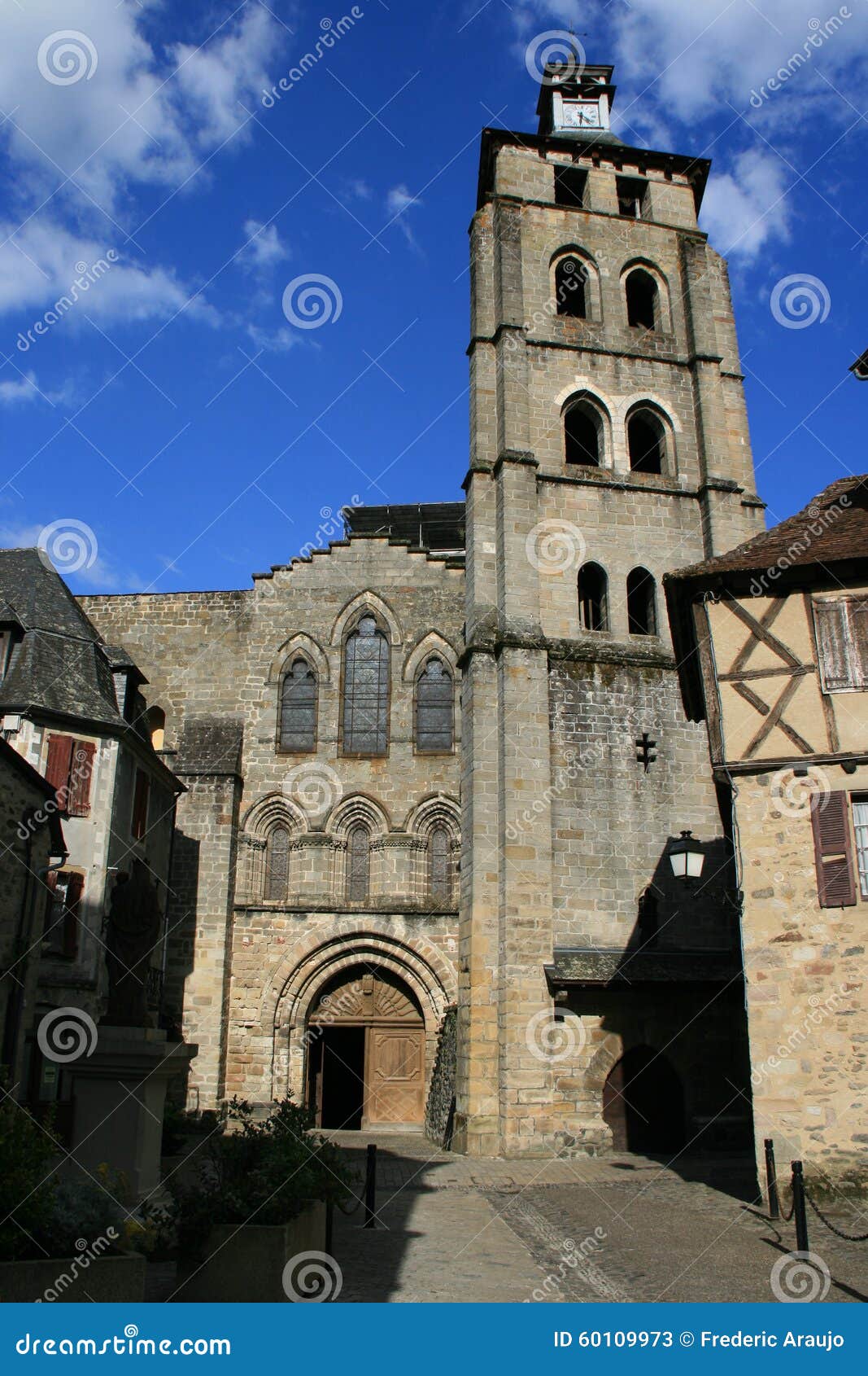 Η πρόσοψη της εκκλησίας του Saint-Pierre σε Beaulieu-sur-Dordogne, Γαλλία. Εκκλησία του Saint-Pierre σε Beaulieu-sur-Dordogne (Γαλλία)