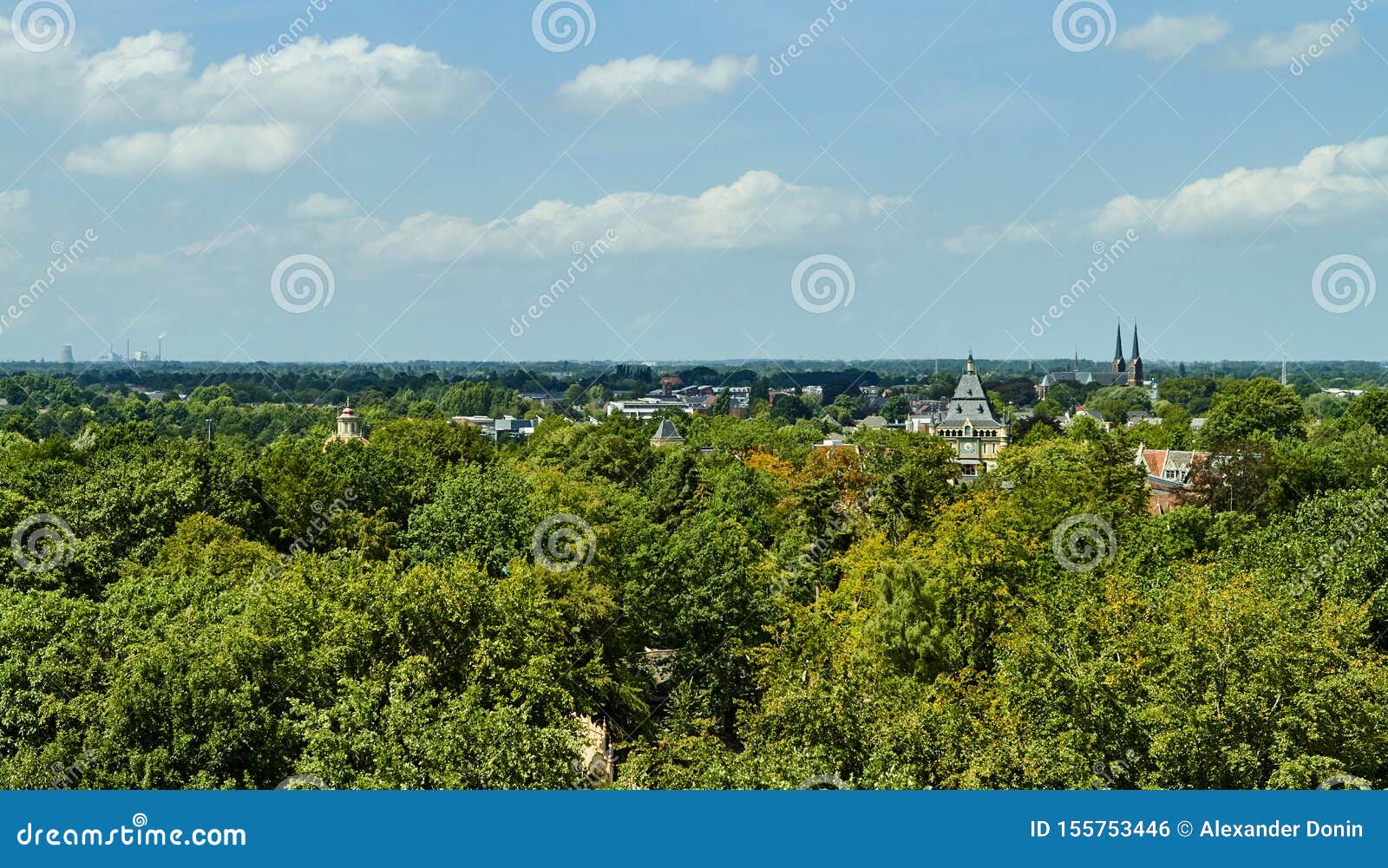 Η φαντασία το λούνα παρκ Efteling Άποψη πάρκων άνωθεν. Kaatsheuvel, Κάτω Χώρες - 30 Ιουλίου 2018 Η φαντασία το λούνα παρκ Efteling Η άποψη πάρκων άνωθεν, κορυφή, υψηλή, λίμνη, ταξίδι, νερό, καλοκαίρι, poolside, υπόλοιπο, χαλαρώνει, ελεύθερος χρόνος, θέρετρο, μπικίνι, ψύχρα, νεολαίες, δαχτυλίδι, γυναίκα, διακοπές, διογκώσιμος, να επιπλεύσει, χαλάρωση, aqua, ξενοδοχείο, τροπικό, κορίτσι, ζωηρόχρωμο, διασκέδαση, κολυμπά, βίλα, παράδεισος, φοβιτσιάρης, lilo, Σαββατοκύριακα, υπαίθρια, διακοπές, παραλία, ενήλικος, άνθρωποι, doughnut, οικογένεια, τοπίο, mom, δύο, κόρη, παιδί, μητέρα, αστική, πόλη