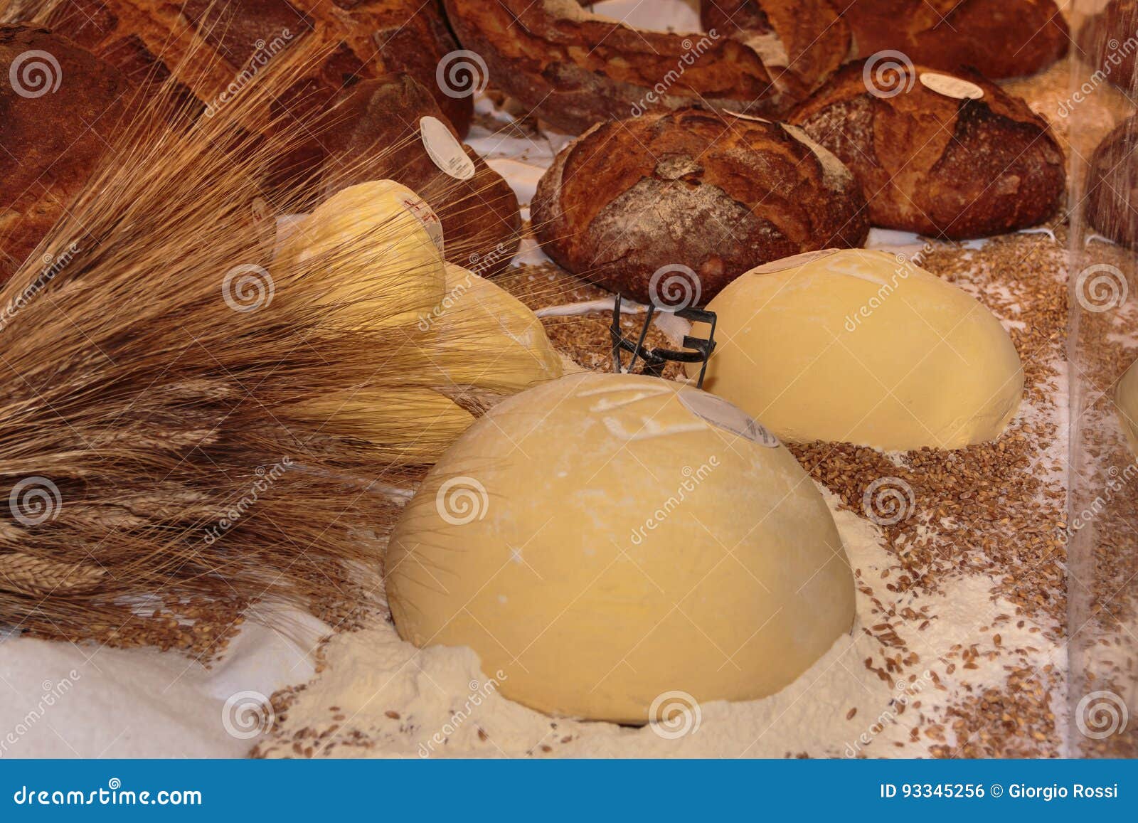 Ιταλικό φρέσκο ψωμί Altamura. Ιταλικά φρέσκα ψωμί Altamura και Sheaves του σίτου