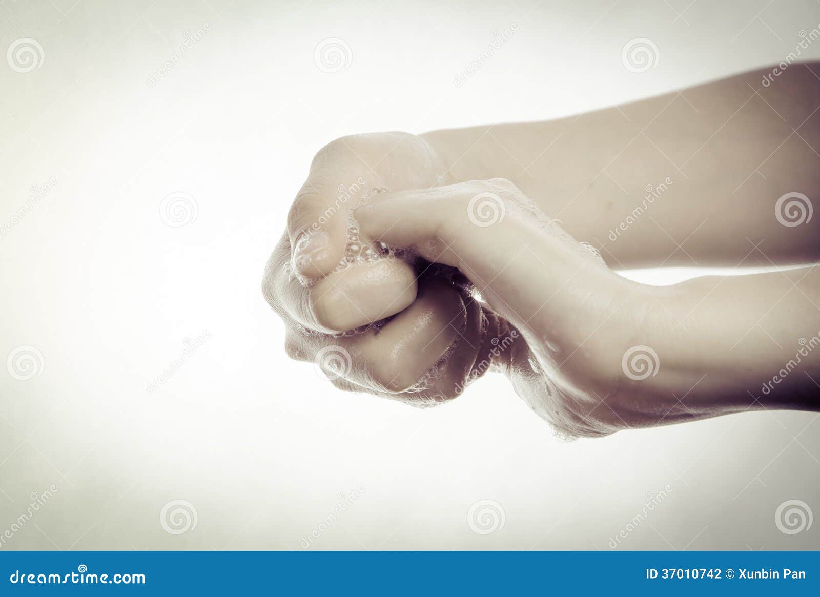 Καθαρισμός χεριών. Ιατρικό χέρι πλυσίματος, που καθαρίζει με τη σειρά χειρονομίας φυσαλίδων