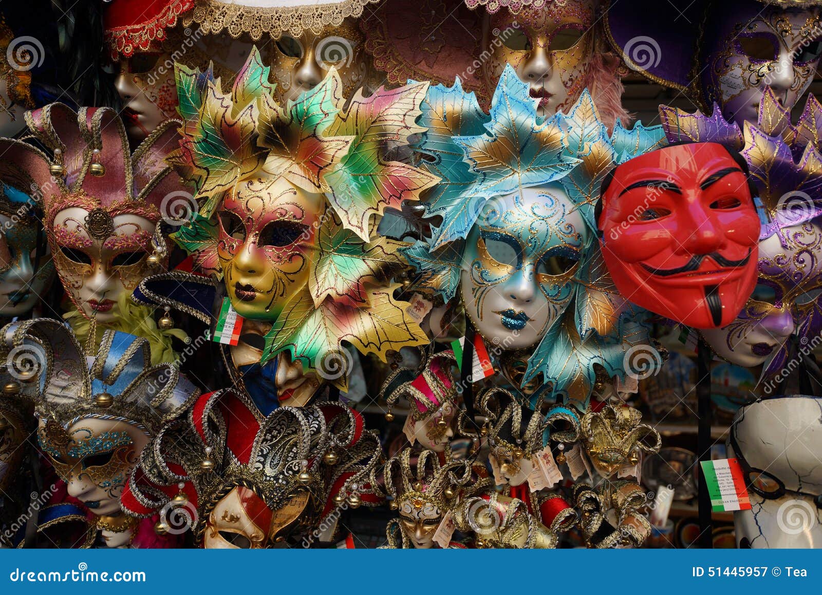 Κατάστημα μασκών της Βενετίας καρναβάλι. ΒΕΝΕΤΙΑ - 14 ΣΕΠΤΕΜΒΡΊΟΥ: κατάστημα μασκών καρναβαλιού οδών στις 14 Σεπτεμβρίου 2014 στη Βενετία, Ιταλία Το καρναβάλι της Βενετίας είναι ένα ετήσιο φεστιβάλ, που διοργανώνεται στη Βενετία, Ιταλία