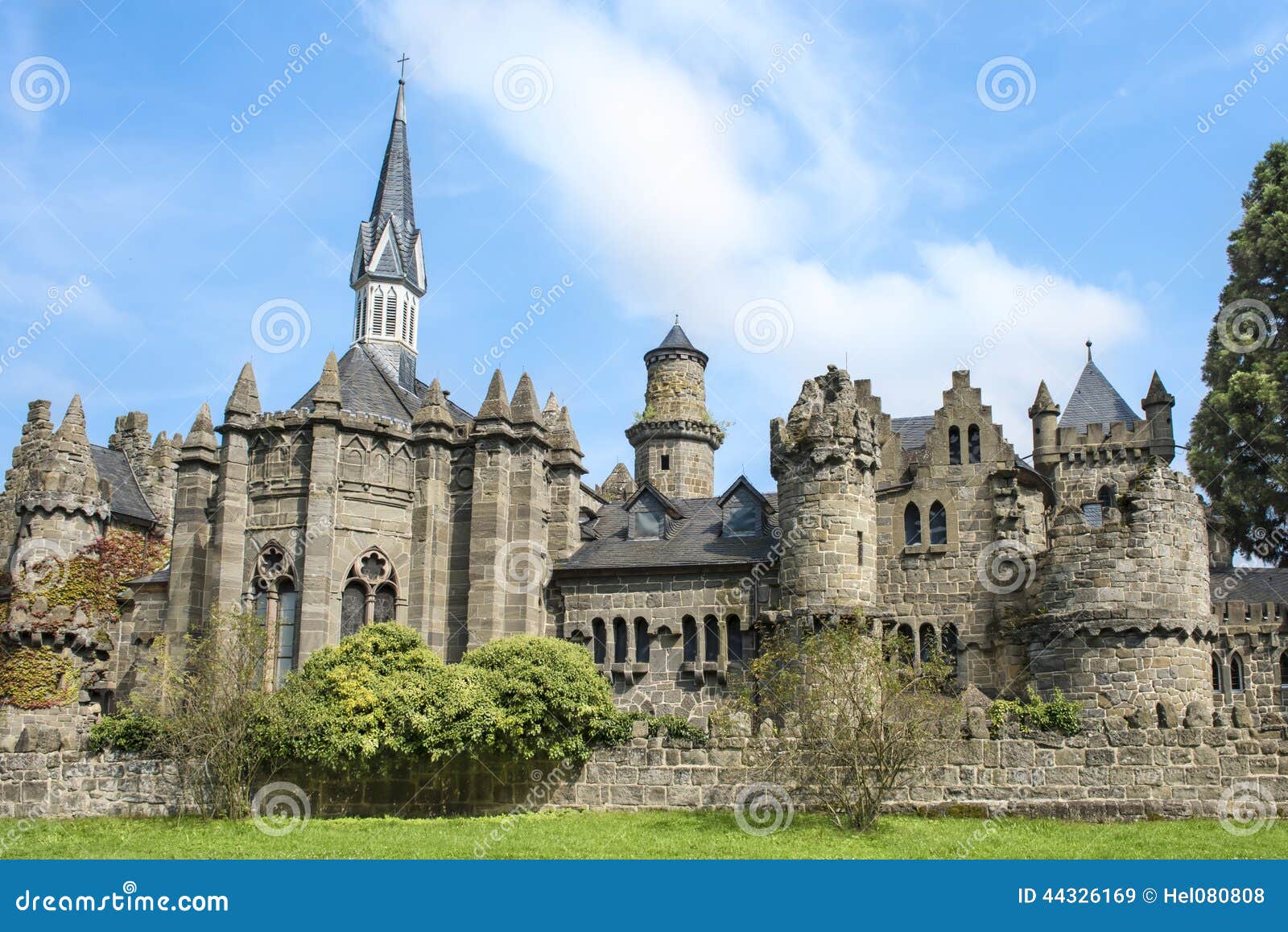 Λιοντάρι Castle Kassel Wilhelmshoehe. Το λιοντάρι Castle ενσωμάτωσε το μπαρόκ και ρομαντικό ύφος παρατίθεται στη παγκόσμια κληρονομιά της ΟΥΝΕΣΚΟ