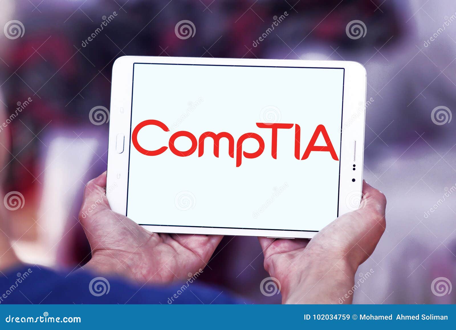 Λογότυπο CompTIA στην ταμπλέτα της Samsung Η ένωση βιομηχανίας υπολογίζοντας τεχνολογίας, CompTIA, εκδίδει τις επαγγελματικές πιστοποιήσεις για τη βιομηχανία της τεχνολογίας της πληροφορίας τεχνολογίας πληροφοριών Θεωρείται μια από τις τοπ εμπορικές ενώσεις βιομηχανιών της τεχνολογίας της πληροφορίας ` s
