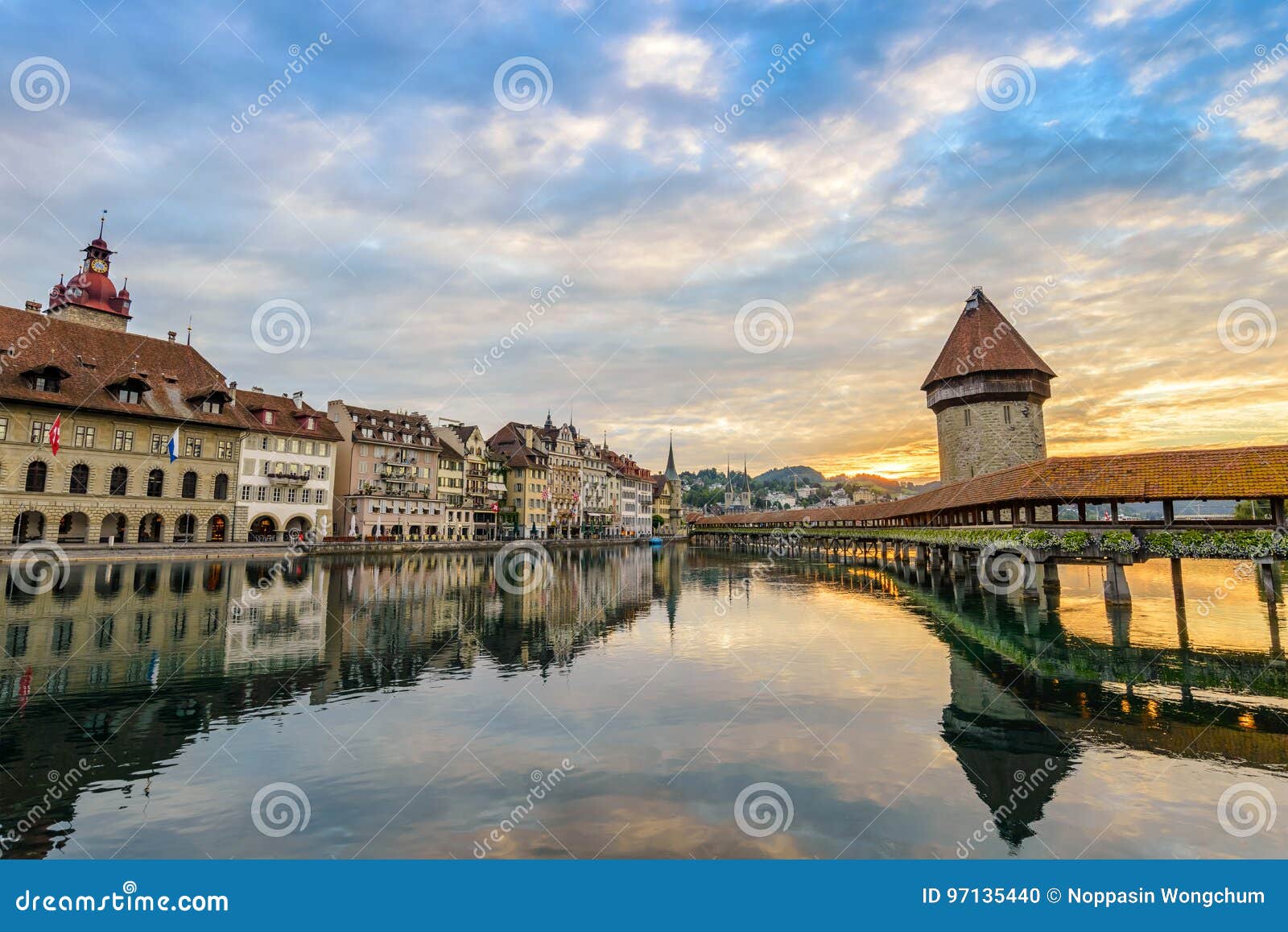 Ορίζοντας πόλεων ανατολής Λουκέρνης και γέφυρα παρεκκλησιών, Λουκέρνη Luzern, Ελβετία