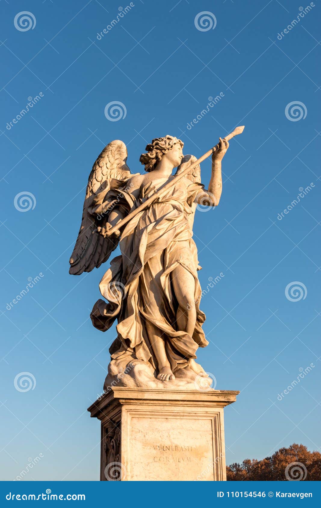 Μαρμάρινο άγαλμα του αγγέλου με τη λόγχη Γέφυρα Αγίου Angelo στη Ρώμη Ιταλία