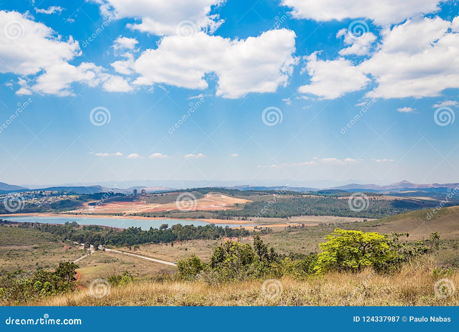 Μπέλο Οριζόντε, Minas Gerais, Βραζιλία κορυφαίος κόσμος όψης. Μπέλο Οριζόντε, Minas Gerais, Βραζιλία Άποψη από την κορυφή του παγκόσμιου βουνού