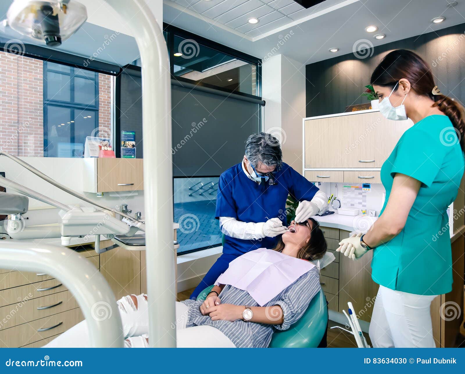 οδοντικό γραφείο. Οδοντικός διορισμός ένας εγχύσεων συρίγγων οδοντικός καθαρισμός μηχανών καρεκλών κεντρικών νοσοκόμων βοηθητικός οδοντικός των γαρνιτουρών δοντιών