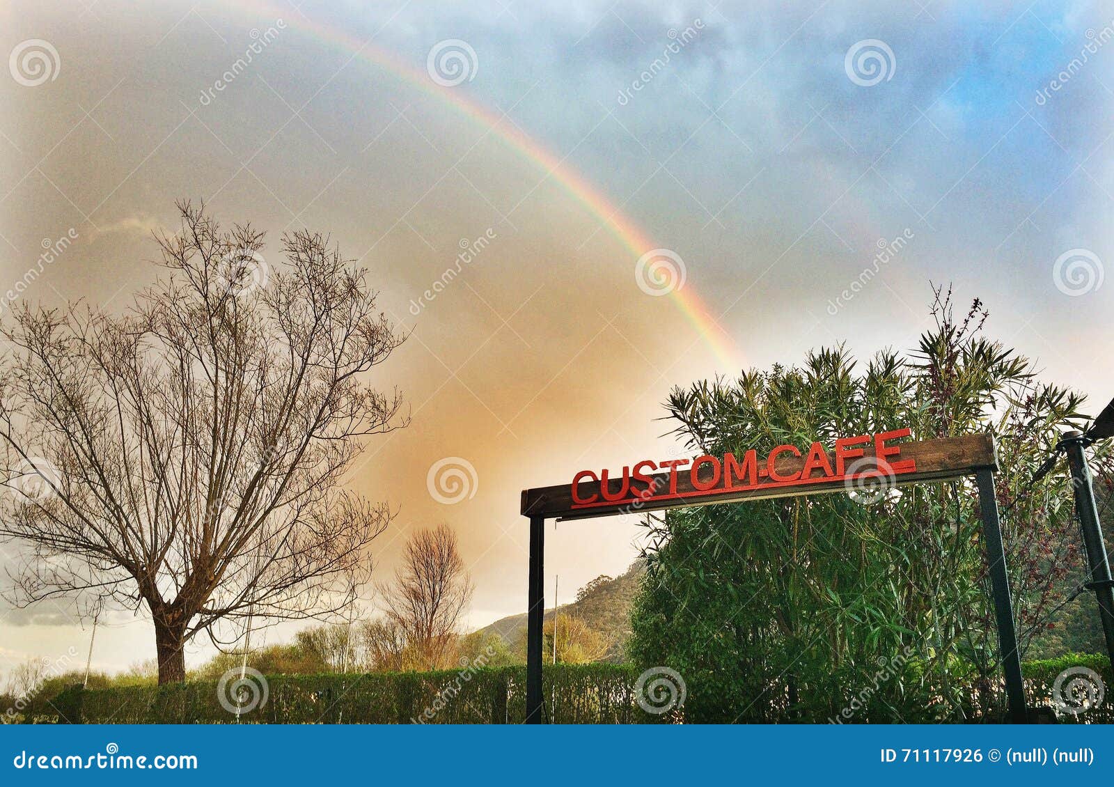 Ουράνιο τόξο. Τα EN Η.Ε Domingo Arcoiris