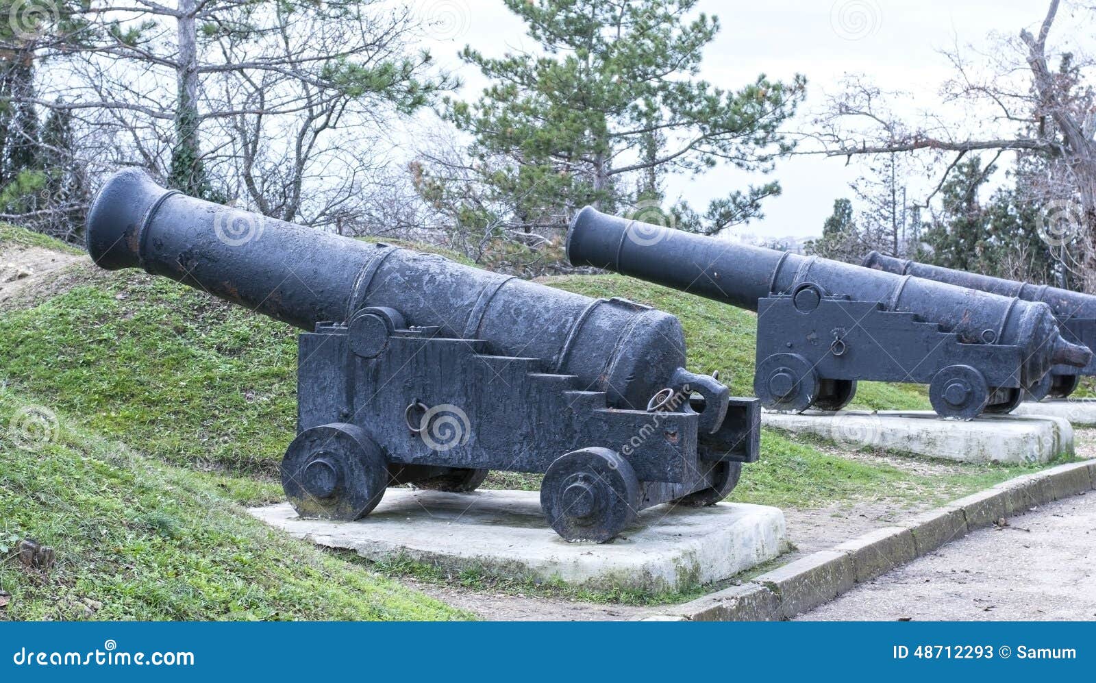 Παλαιό πυροβόλο όπλο σκαφών σε μια παράκτια θέση. παράκτιο ανησυχίας της Κριμαίας πυροβόλων όπλων πυροβόλων όπλων malahov παλαιό σκάφος της Σεβαστούπολης θέσης 1854 χειραμάξιων στον πόλεμο Ανησυχία πυροβόλων όπλων στον της Κριμαίας πόλεμο 1854