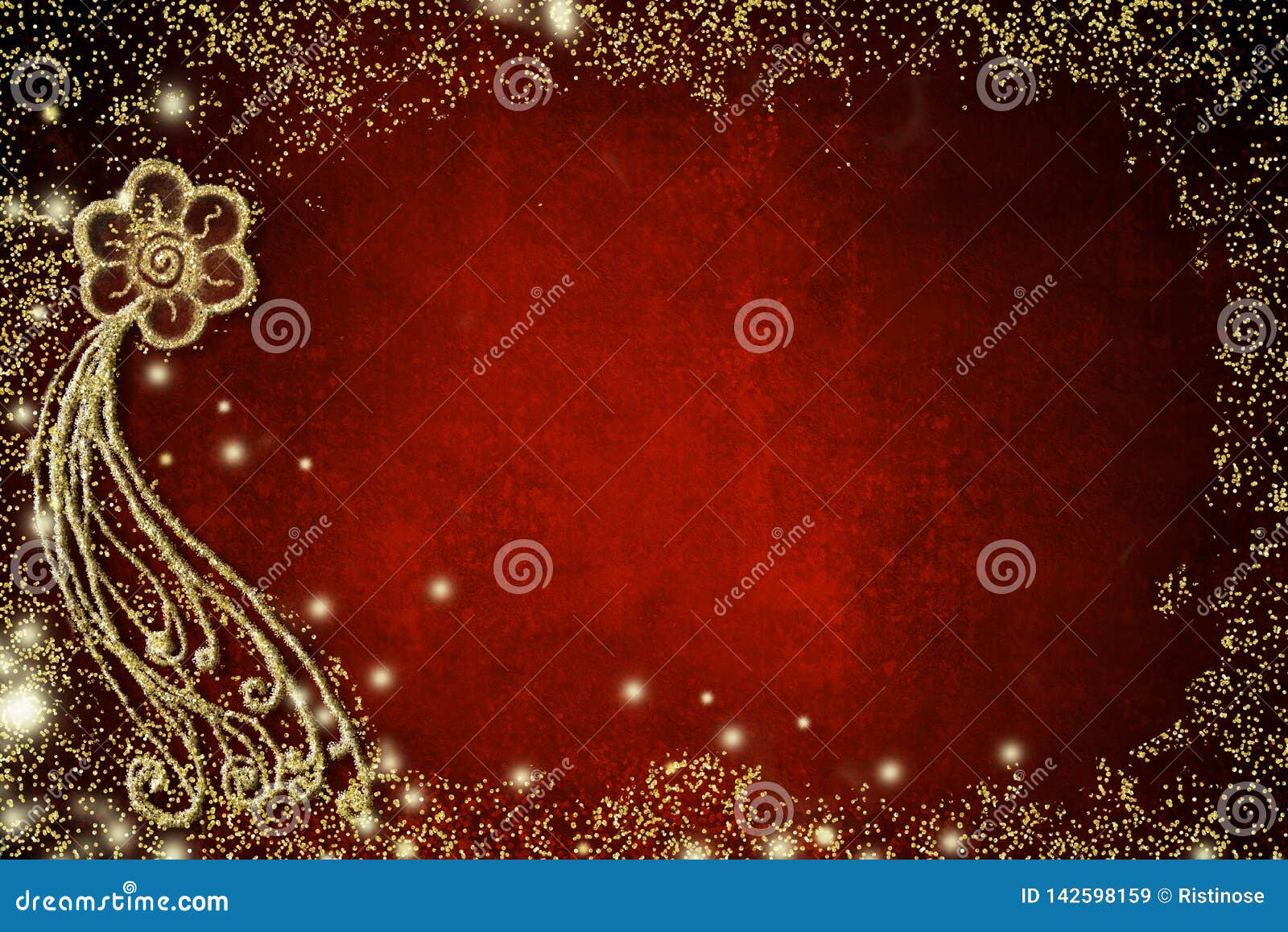 Υπόβαθρο για τις κάρτες εορτασμών Απλό λουλούδι. Υπόβαθρο για τις κάρτες εορτασμών Το απλό λουλούδι hand-drawn με χρυσό ακτινοβολεί στο κόκκινο υπόβαθρο εγγράφου grunge με το κενό διάστημα