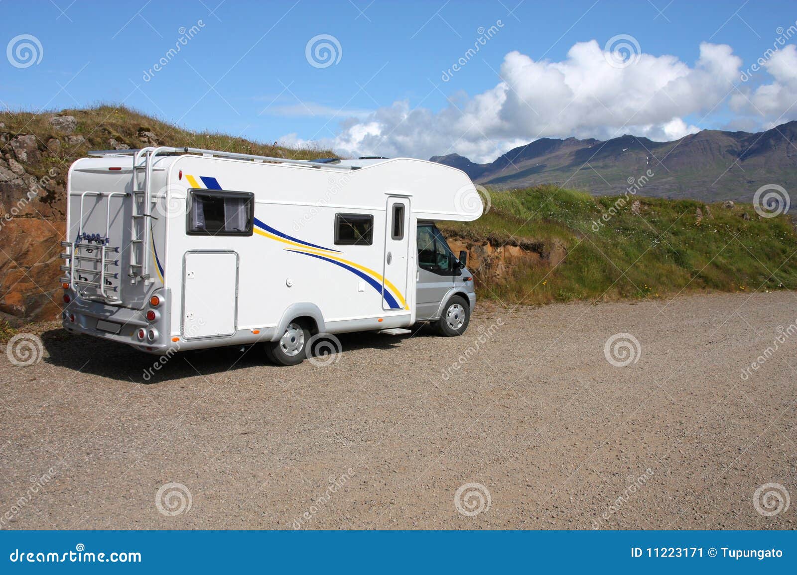 φορτηγό τροχόσπιτων. τροχόσπιτο Ισλανδία motorhome σταθμευμένο van vehicle