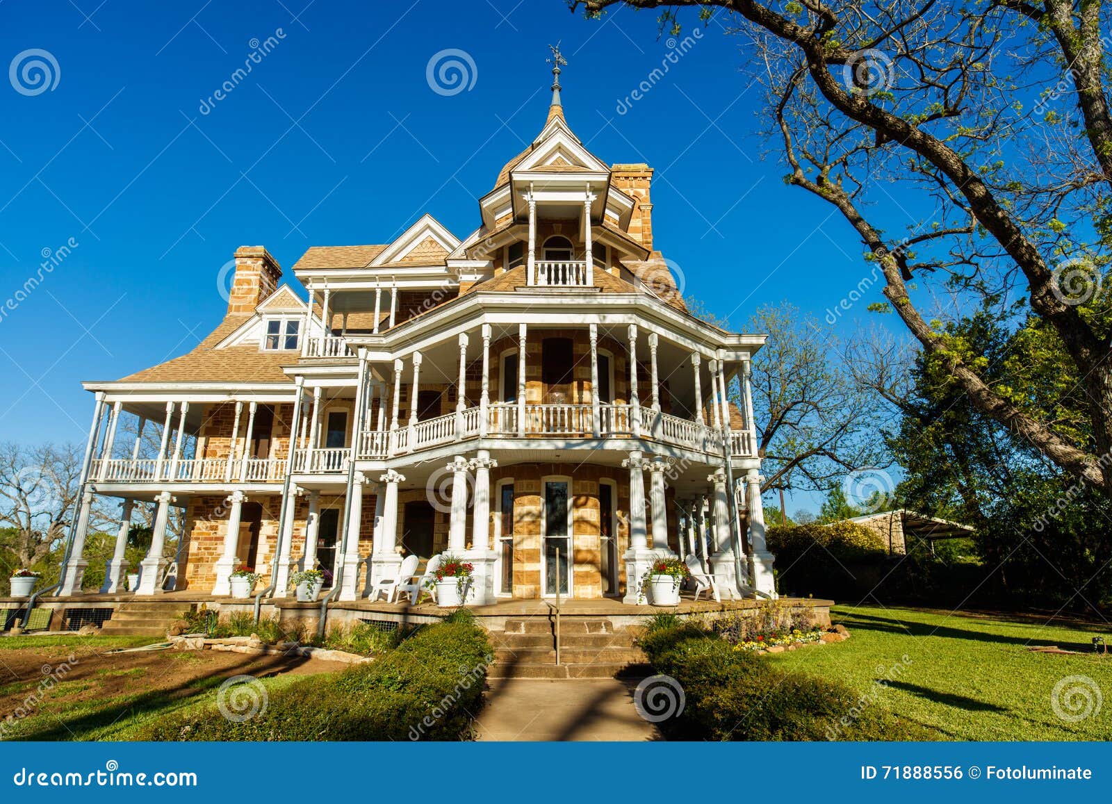 Όμορφο εκλεκτής ποιότητας σπίτι. Mason, Τέξας ΗΠΑ - 2 Απριλίου 2016: Το σπίτι Seaquist, που χτίζεται το 1896, είναι ένα όμορφο βικτοριανό ιστορικό σπίτι ύφους σε αυτήν την μικρή πόλη του Τέξας στη χώρα λόφων