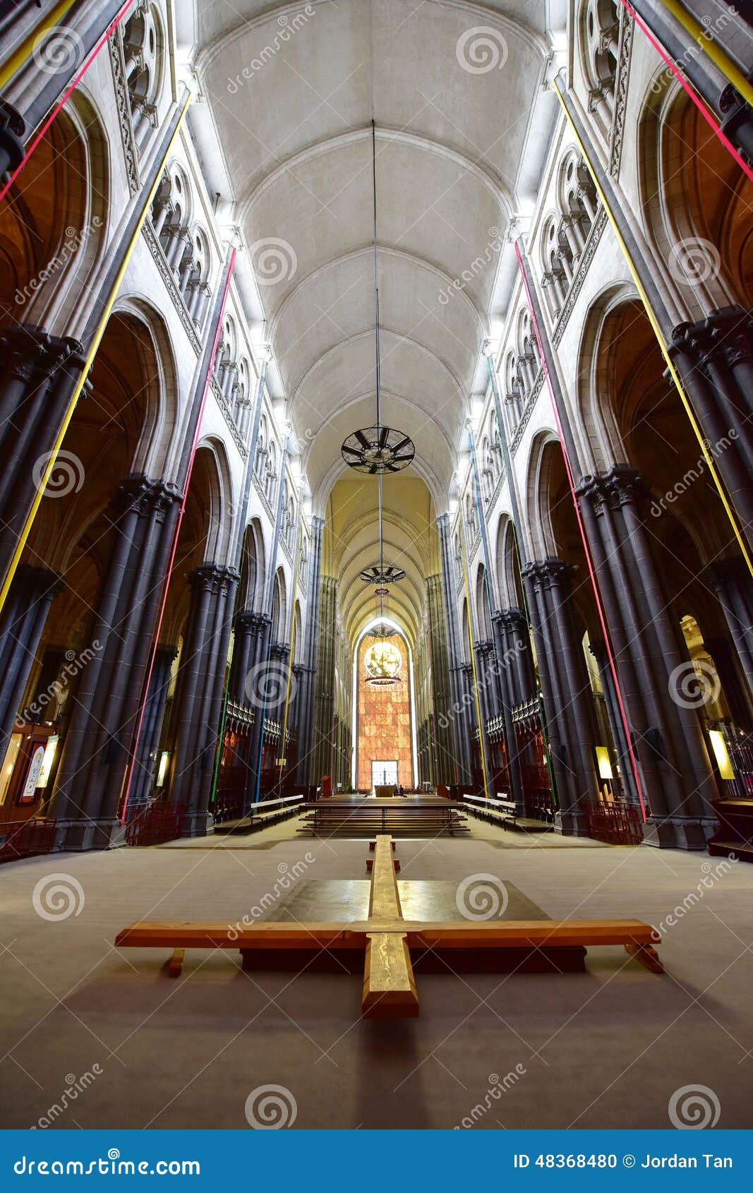 ΠΑΡΙΣΙ - ΤΟ ΣΕΠΤΈΜΒΡΙΟ ΤΟΥ 2014: Όμορφο εσωτερικό της βασιλικής της Notre Dame de Λα Treille στις 15 Σεπτεμβρίου 2014 στη Λίλλη, Γαλλία