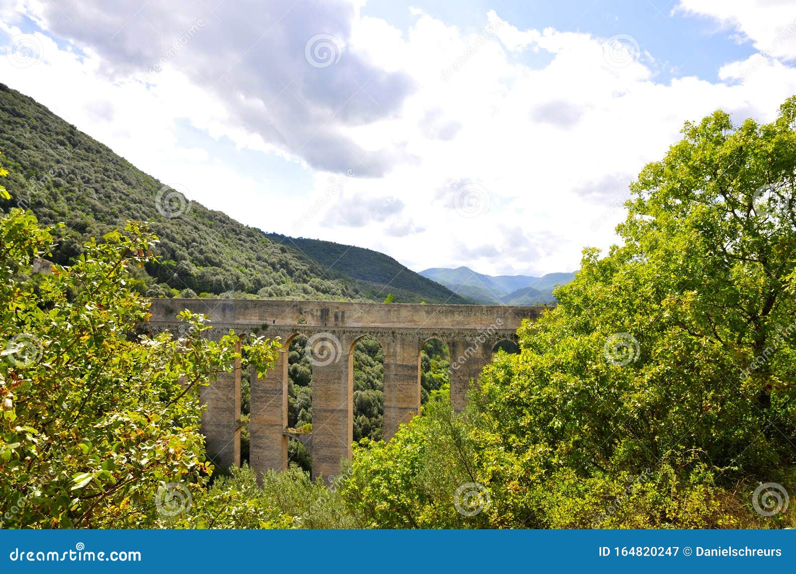 Акведук-дель-Торре, Сполето, Италия Стоковое Изображение - изображение ...