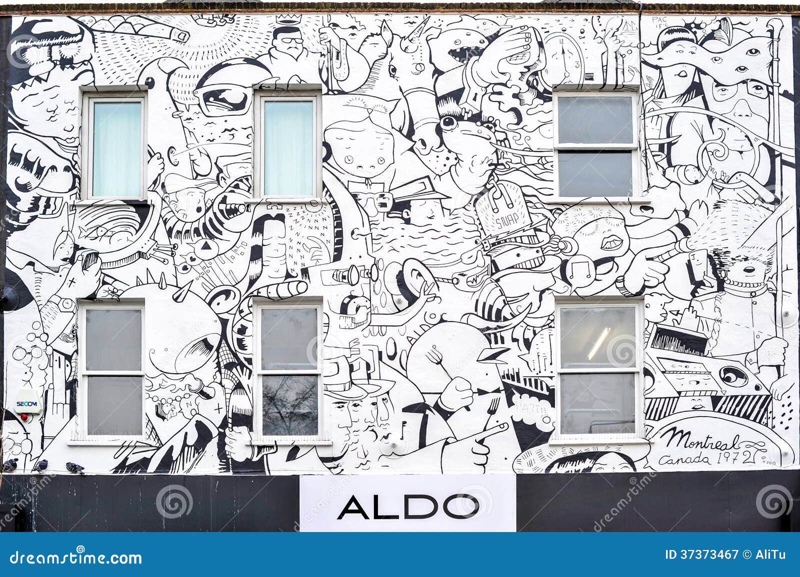 Белое graffitti строя ALDO в Camden. Изображение было принято в Лондон на Camden в зиме 2010