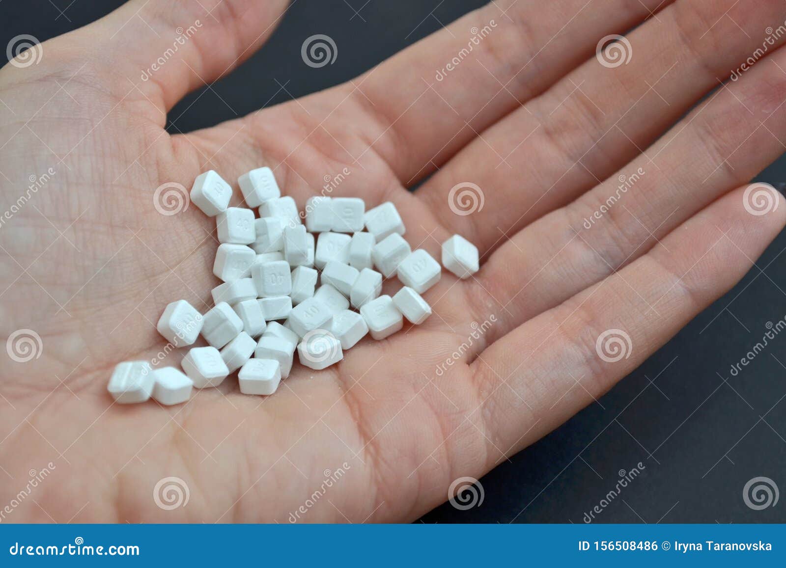 Белые квадратные таблетки