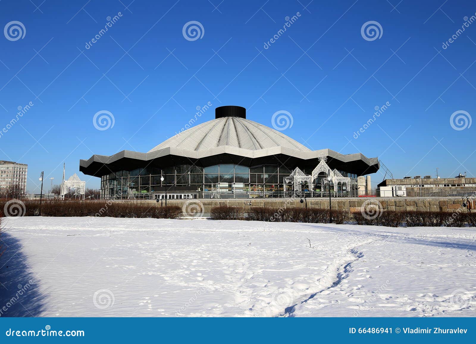 Цирк на Вернадского зимой фото