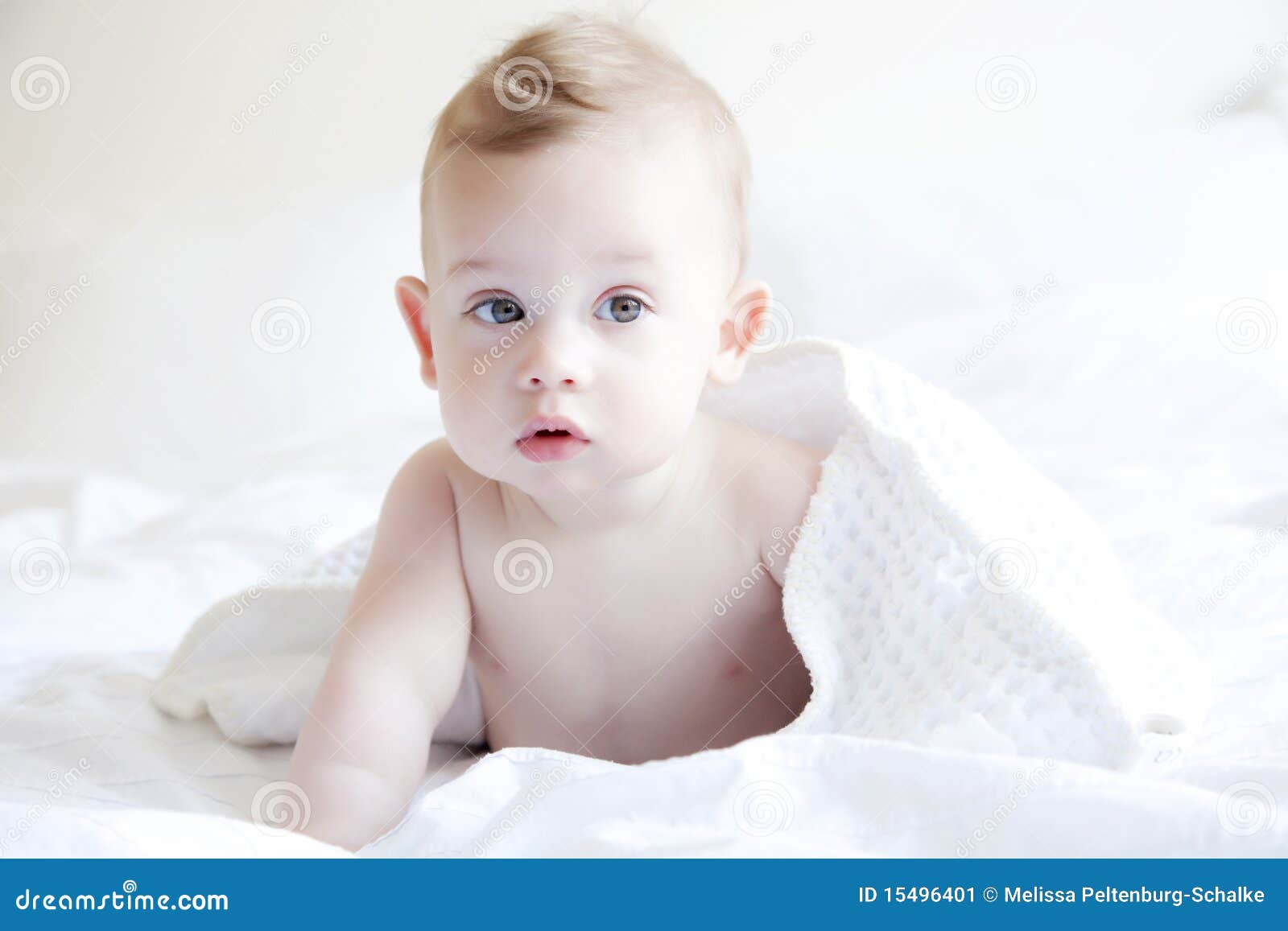 ванна младенца стоковое изображение. изображение насчитывающей малыши ...