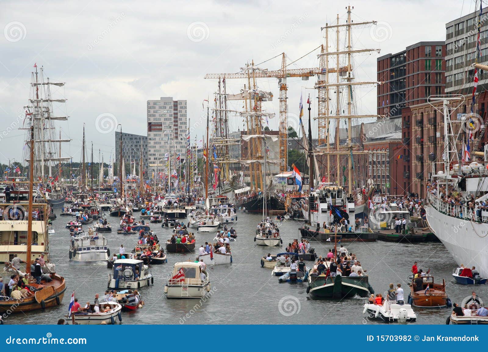 ветрило amsterdam. ветрил парада Голландии 19 2010 шлюпок amsterdam августовских