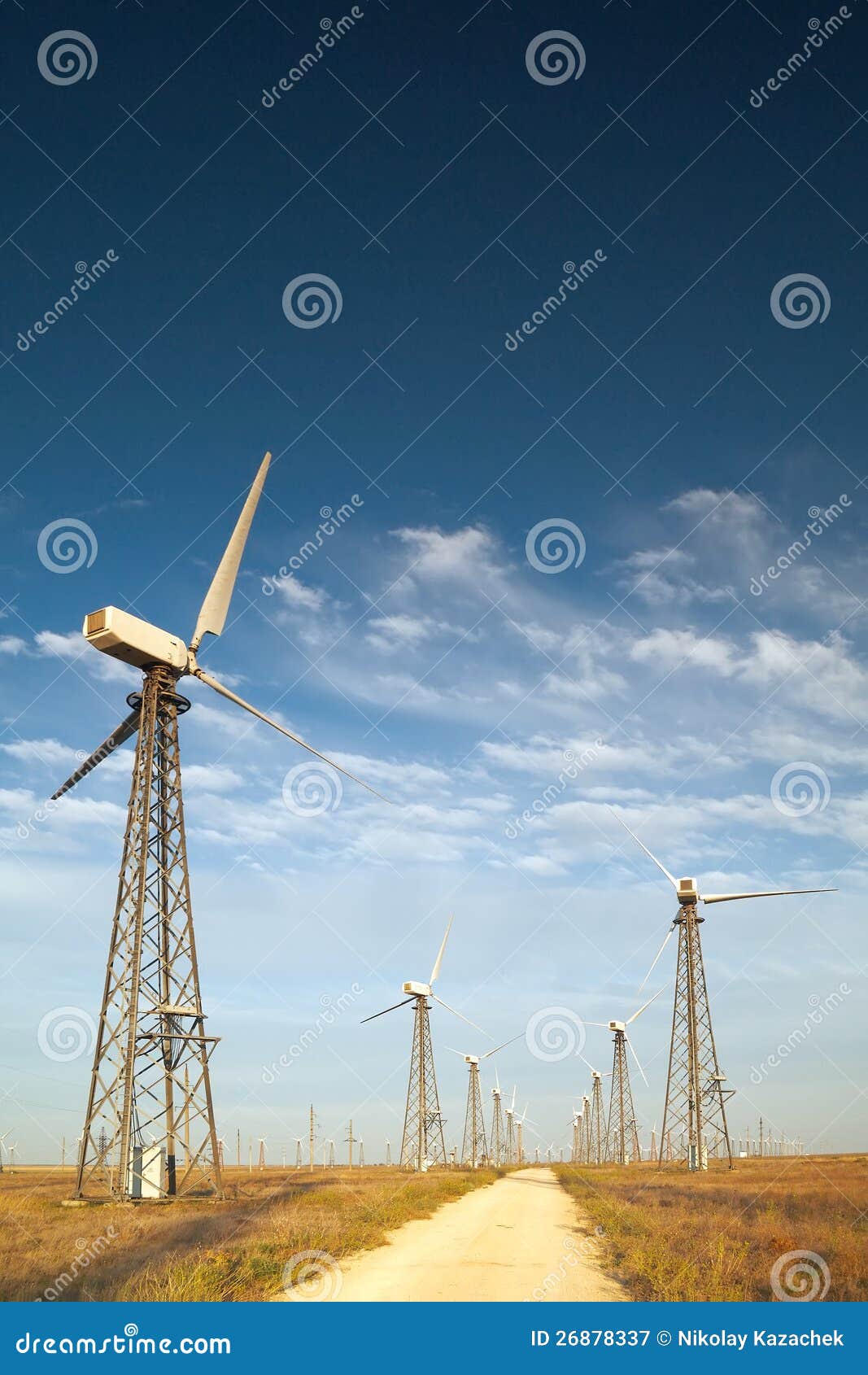 Ветротурбины стоковое изображение. изображение насчитывающей ...