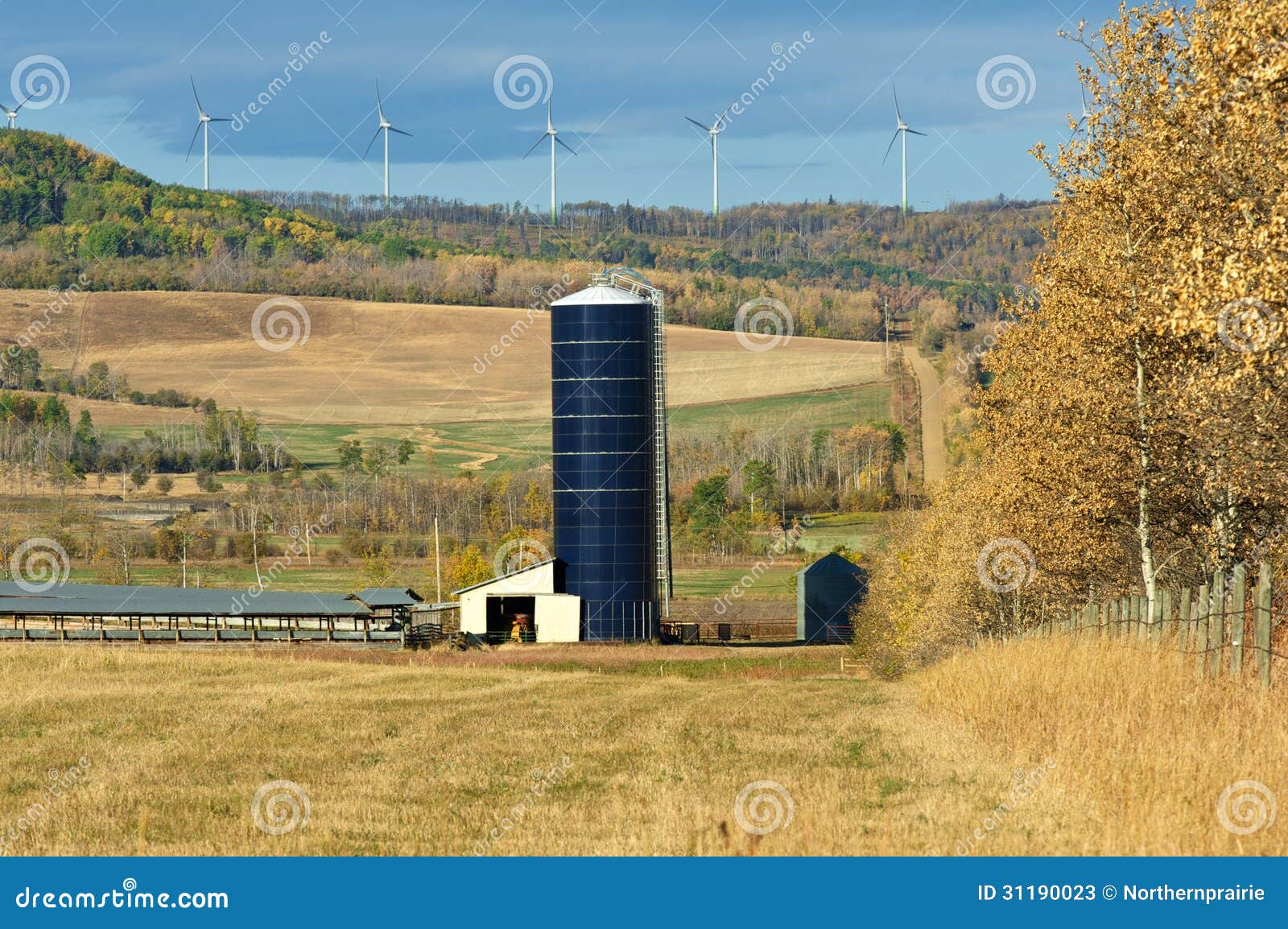 Ветротурбины на зиге в падении Стоковое Изображение - изображение ...