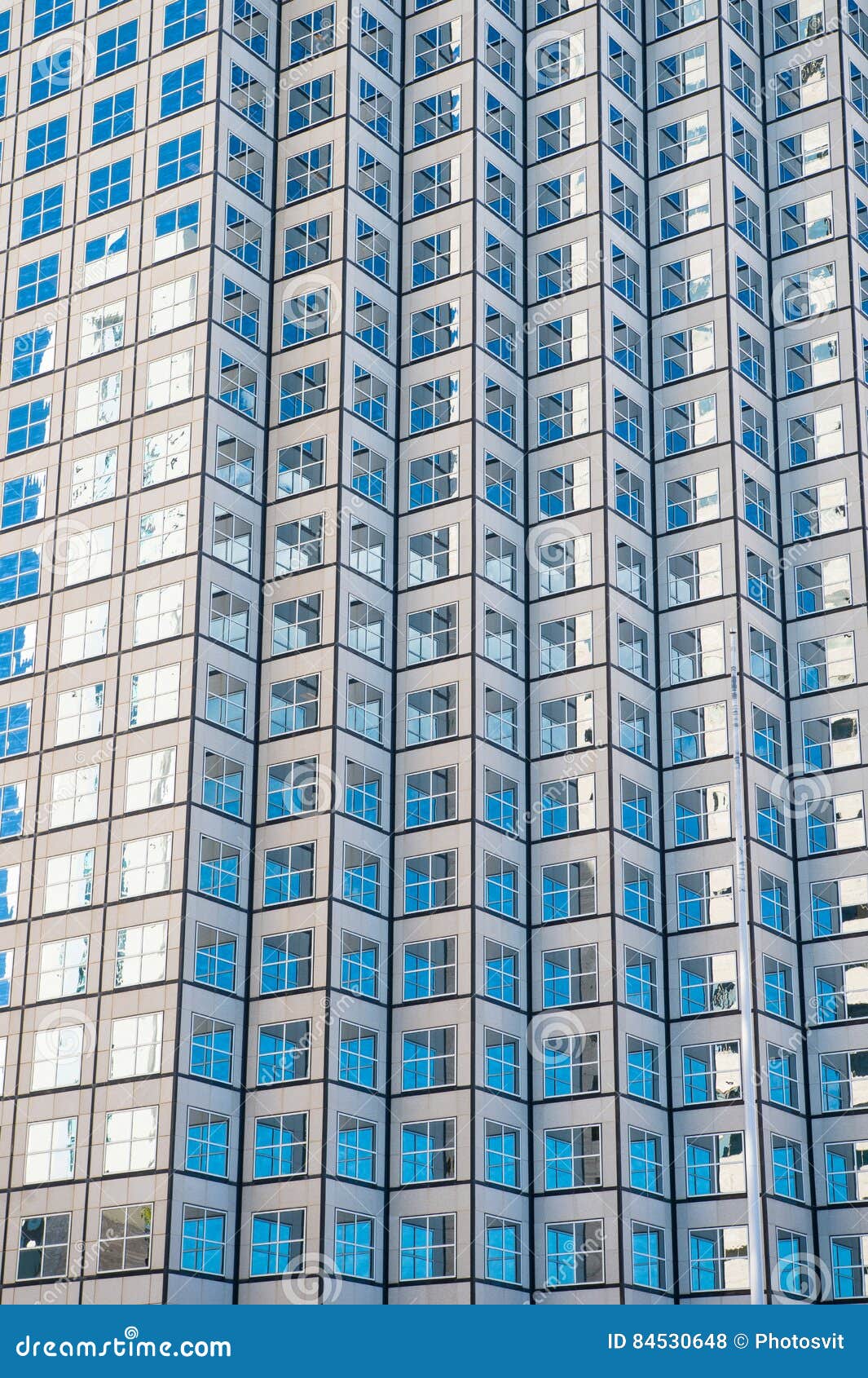 Взгляд панорамных и перспективы широкоформатный к предпосылке стальной ...