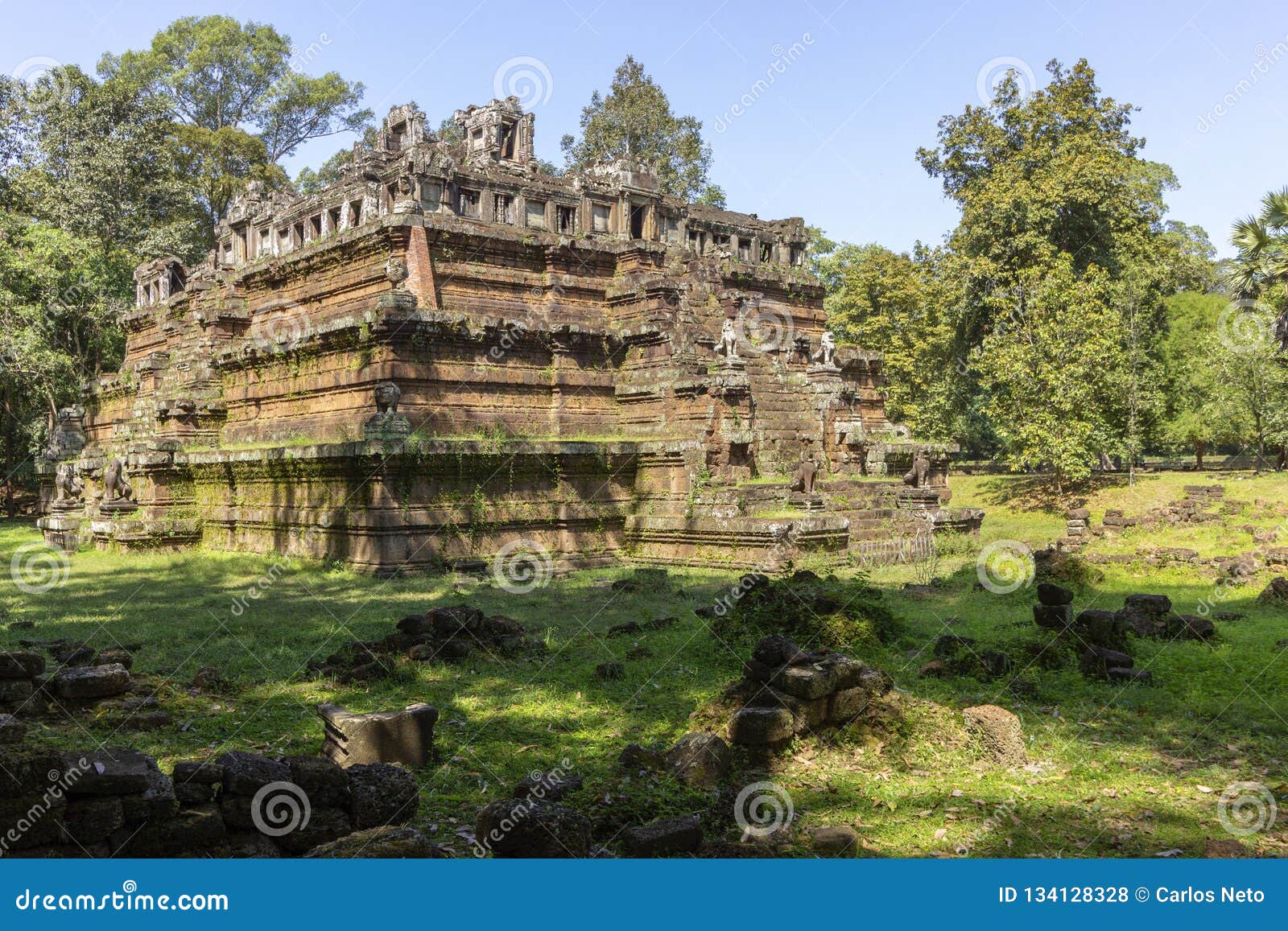 Висок Phimeanakas в Angkor Thom, последнем и терпеть столица империи кхмера Камбоджа ужинает siem. Висок Phimeanakas в Angkor Thom, последнем и терпеть столица империи кхмера, место наследия ЮНЕСКО, каменная деталь скульптуры, парк Angkor исторический Камбоджа ужинает siem