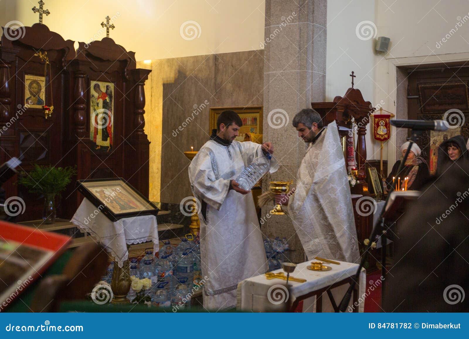 Во время праздновать крещение Иисуса в приходе Русской православной ...