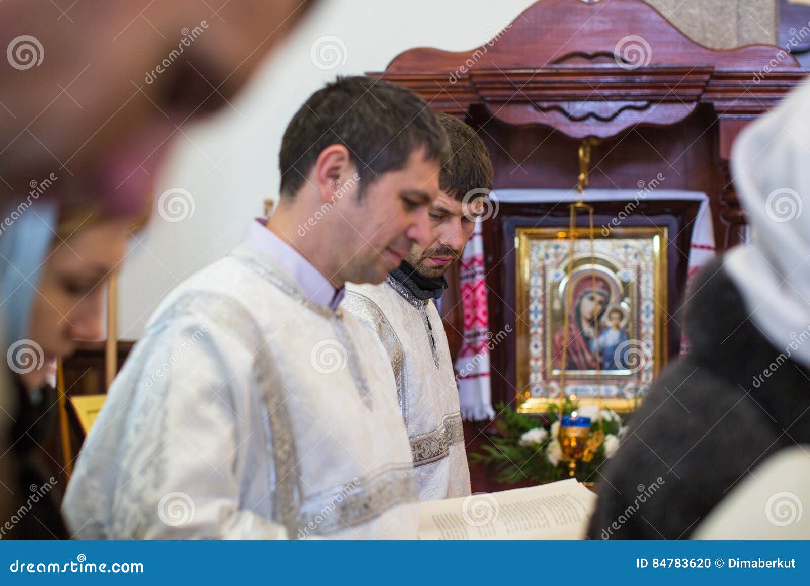 Во время праздновать крещение Иисуса в приходе Русской православной ...