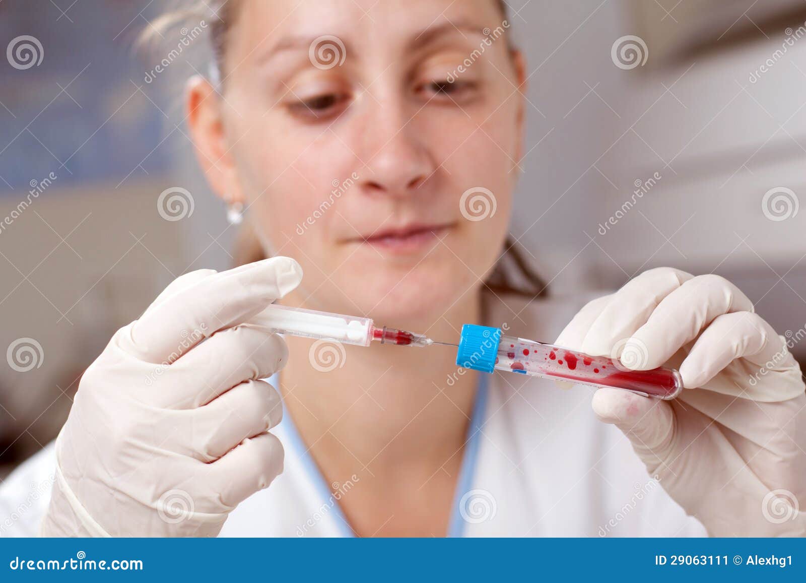 Впрыскивать кровь в пробирке Стоковое Изображение - изображение ...