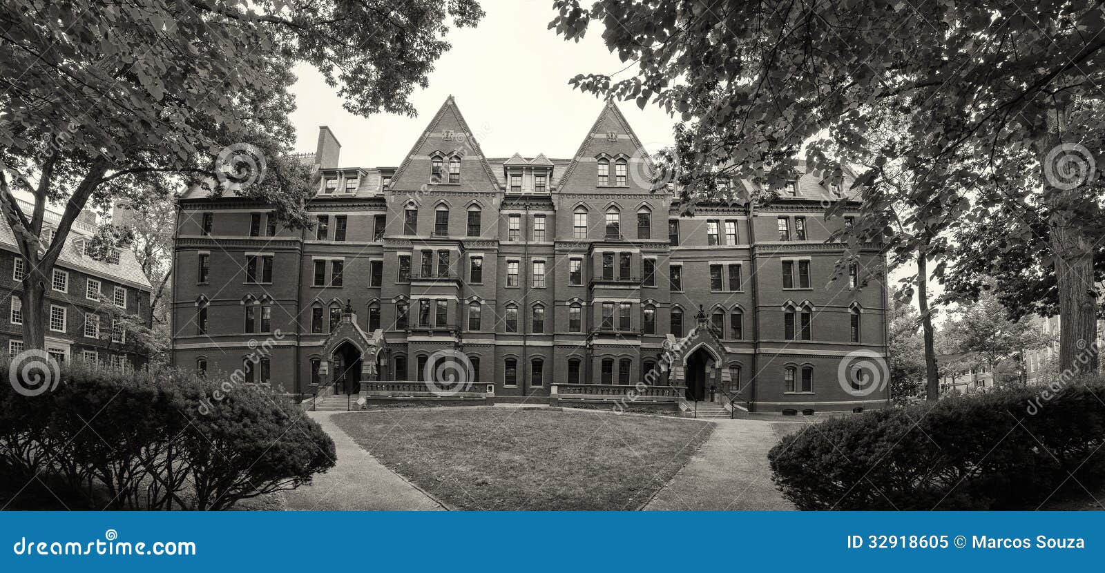 Гарвардский университет редакционное изображение. изображение ...