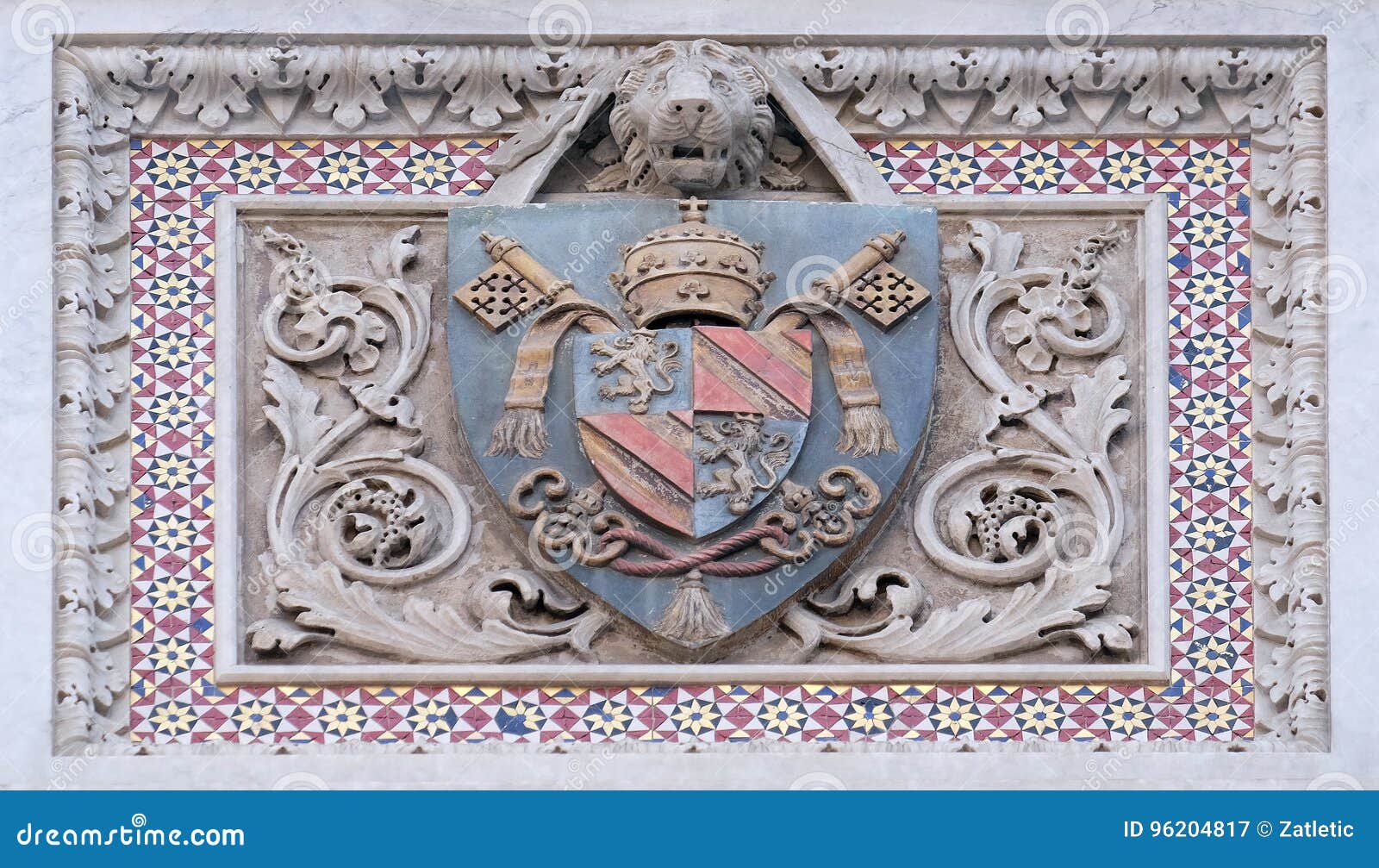 Барельеф с изображением гербов королевских дворов Европы,рояль