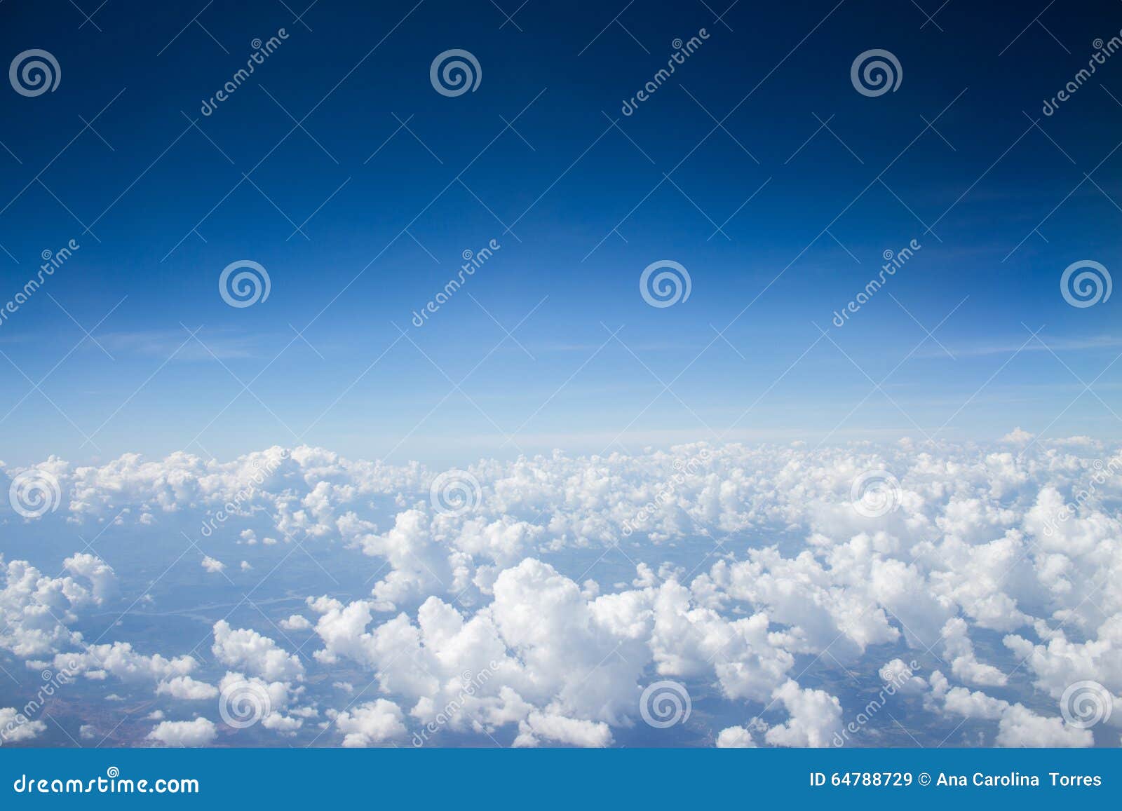 голубое небо стоковое изображение. изображение насчитывающей свобода ...