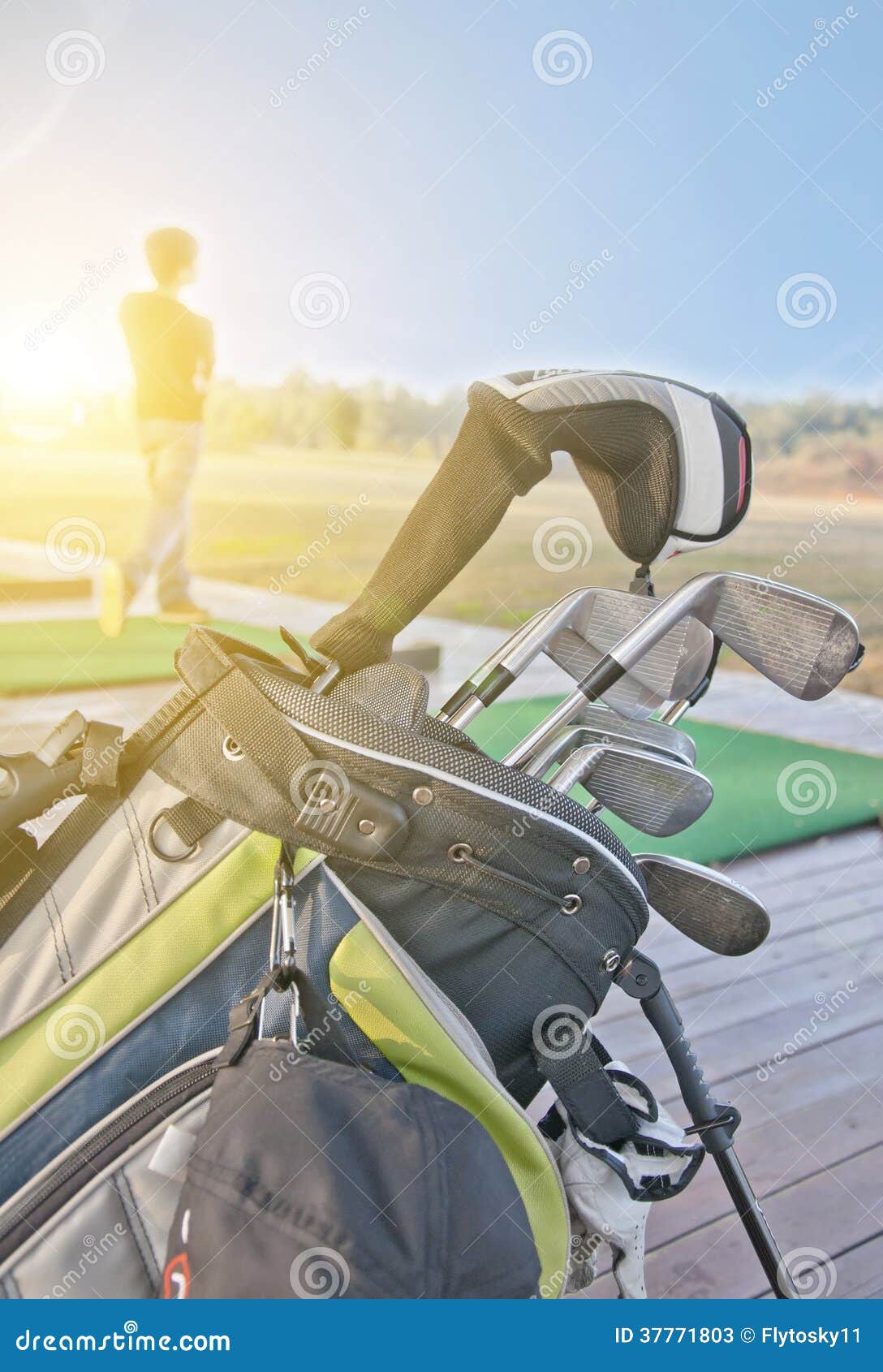 Гольф молодости практикуя, знак гольфа
