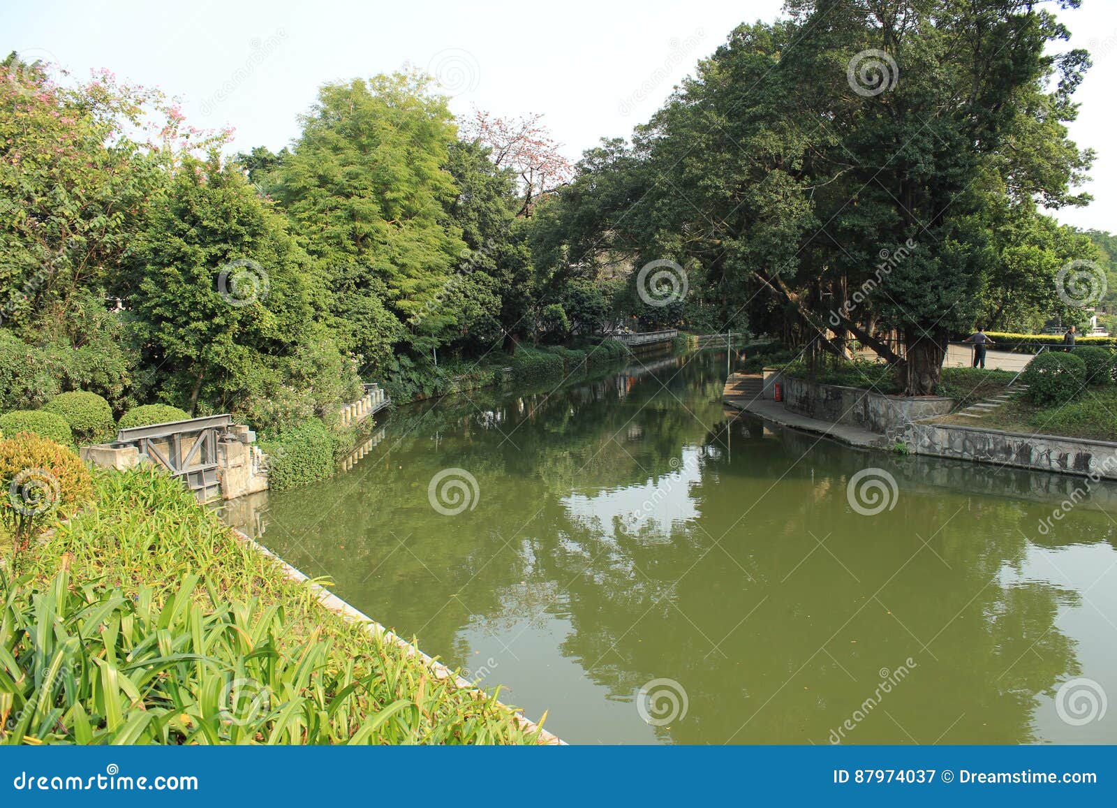 Город Манила Филиппин. Pond в историческом парке, городе поманенном в Филиппинах