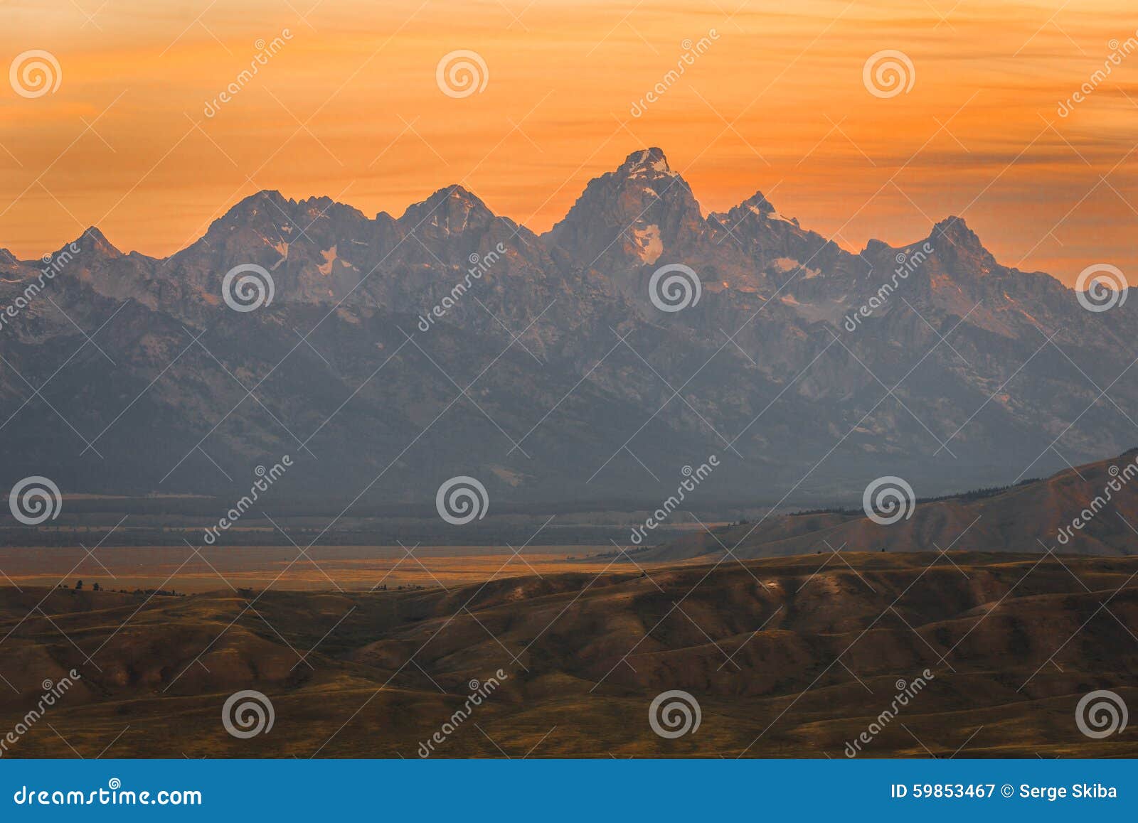 грандиозное teton захода солнца. Красочный заход солнца на грандиозном национальном парке Teton около Джексона, Вайоминга