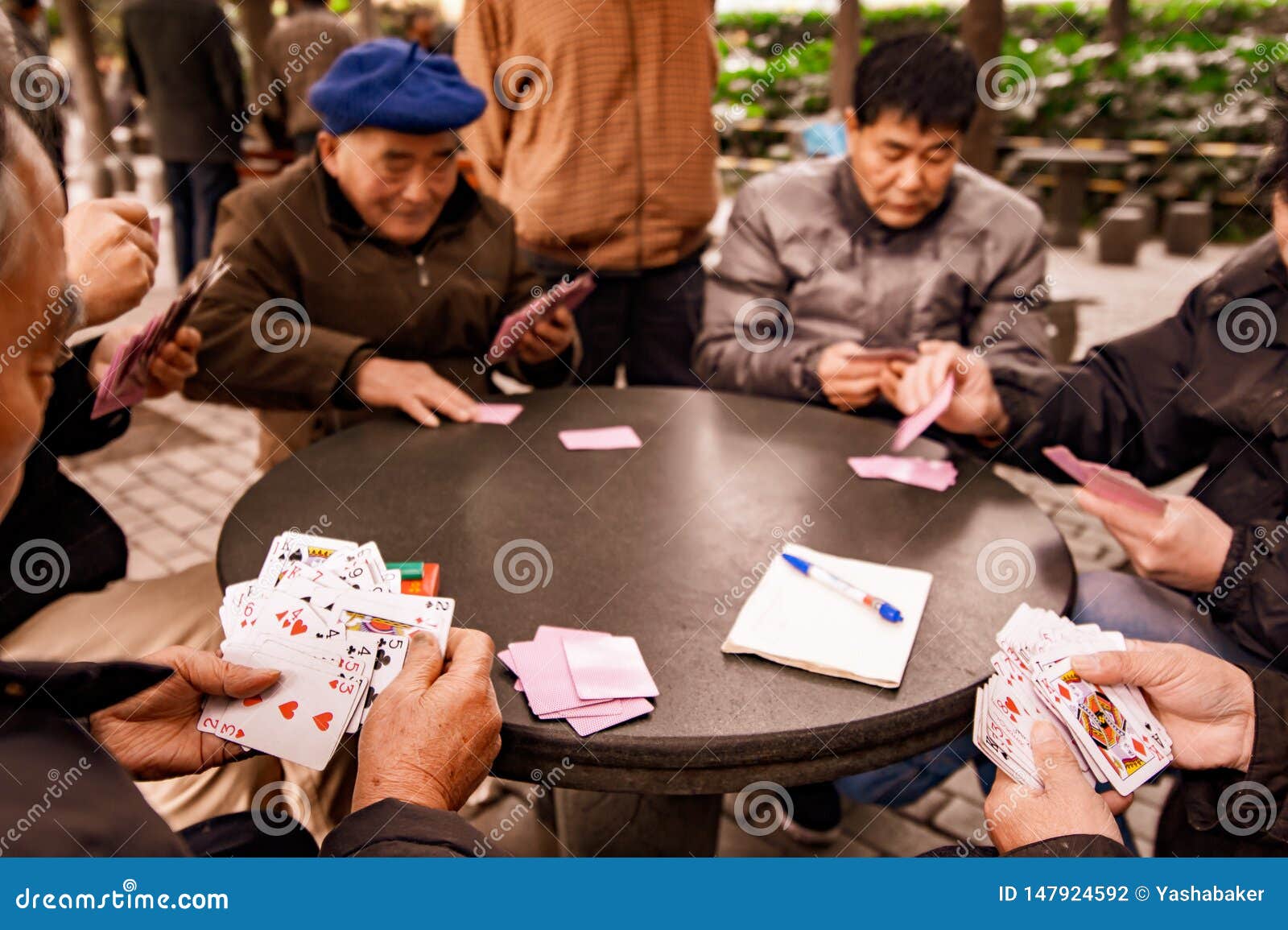 Карты игральные люди играют sizzling игровые автоматы скачать бесплатно